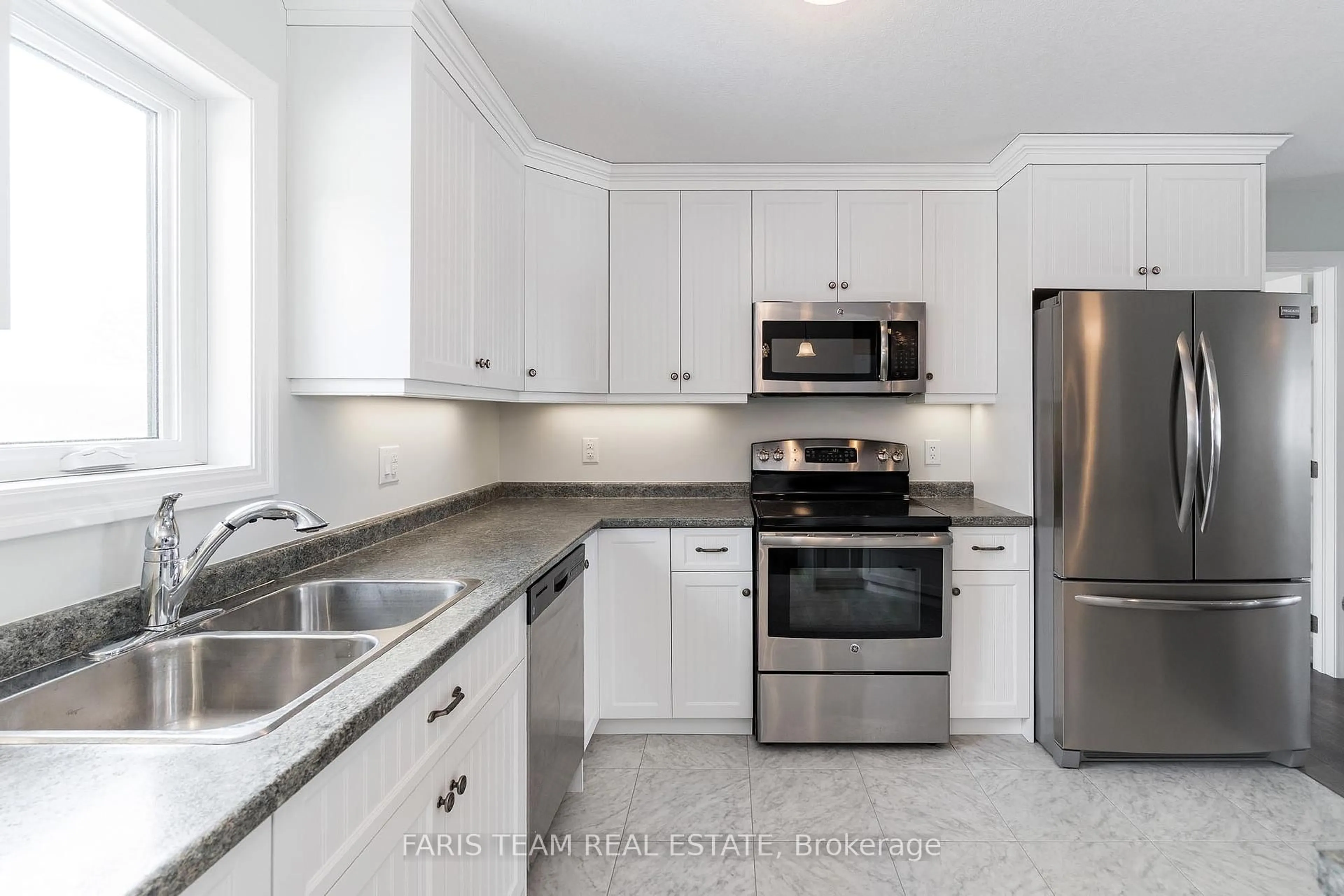 Unknown for 18 Grew Cres, Penetanguishene Ontario L9M 0A4