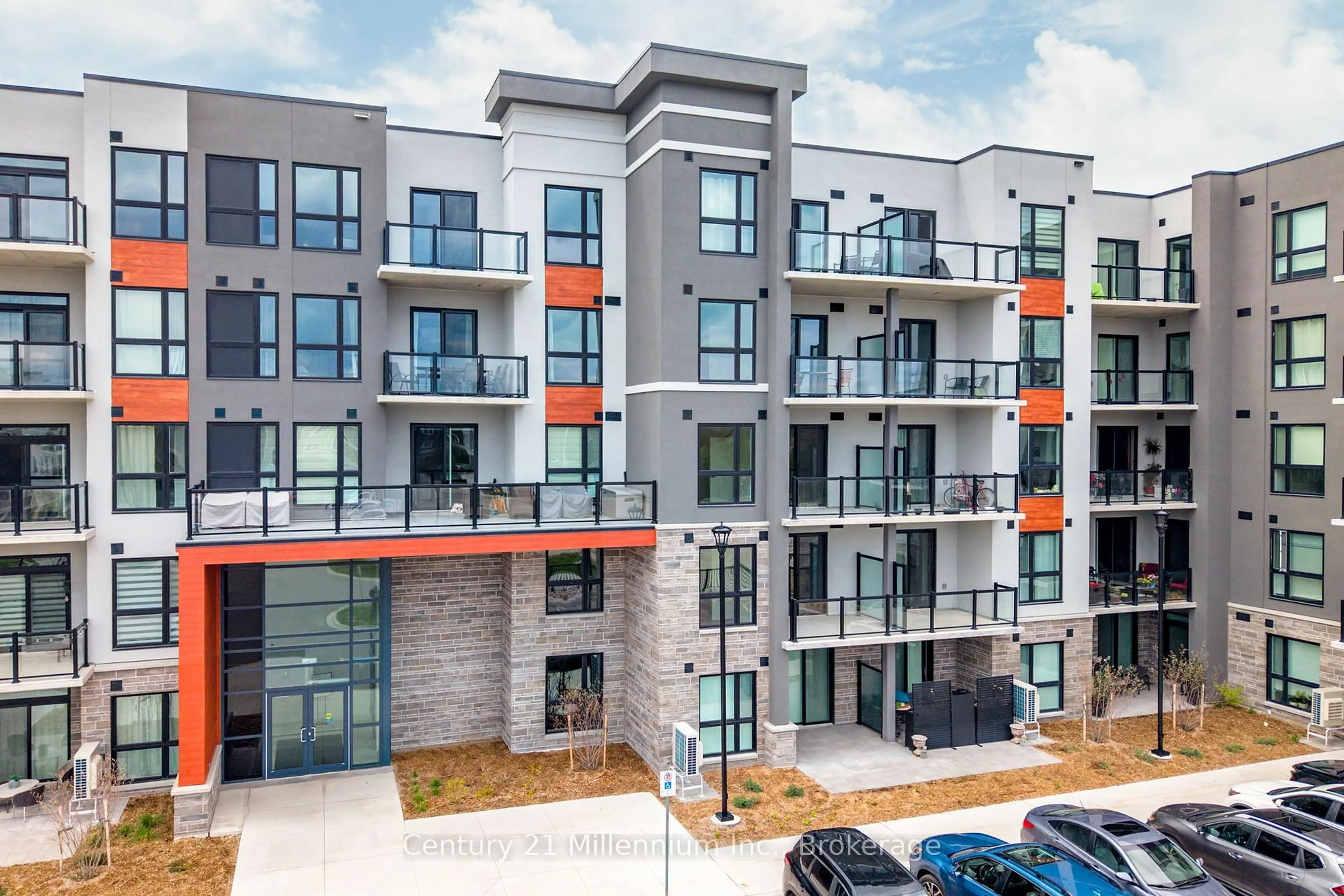 A pic from outside/outdoor area/front of a property/back of a property/a pic from drone, building for 4 Kimberly Lane #328, Collingwood Ontario L9Y 5T6
