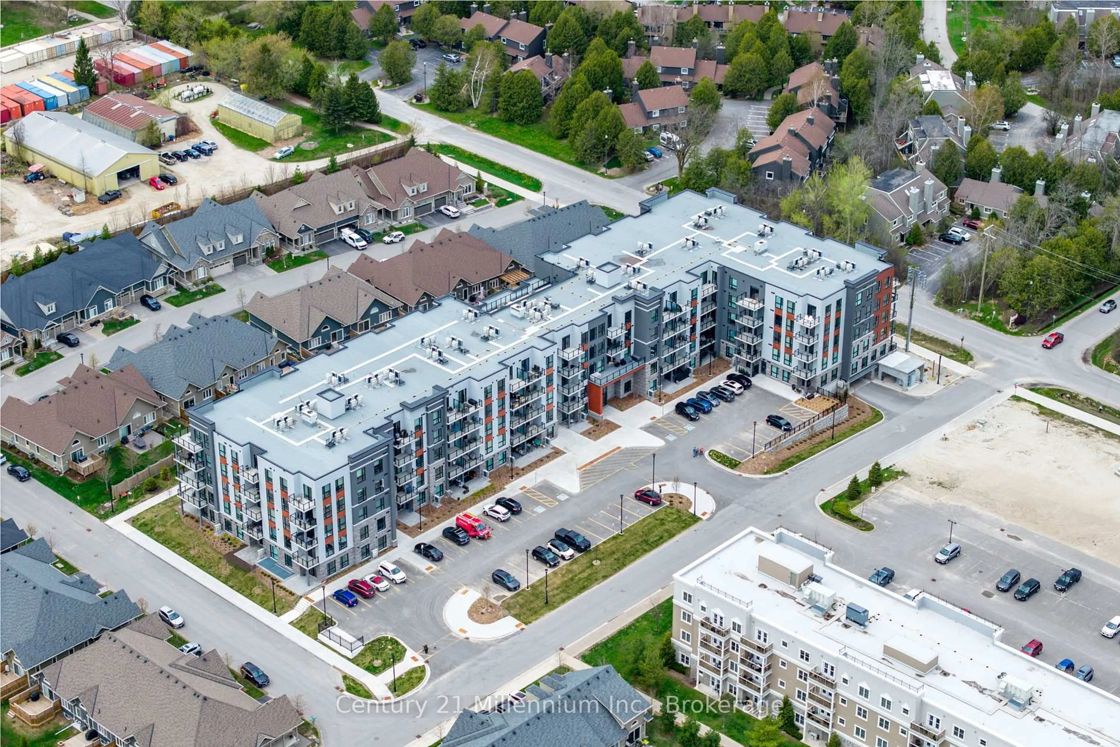 A pic from outside/outdoor area/front of a property/back of a property/a pic from drone, unknown for 4 Kimberly Lane #328, Collingwood Ontario L9Y 5T6