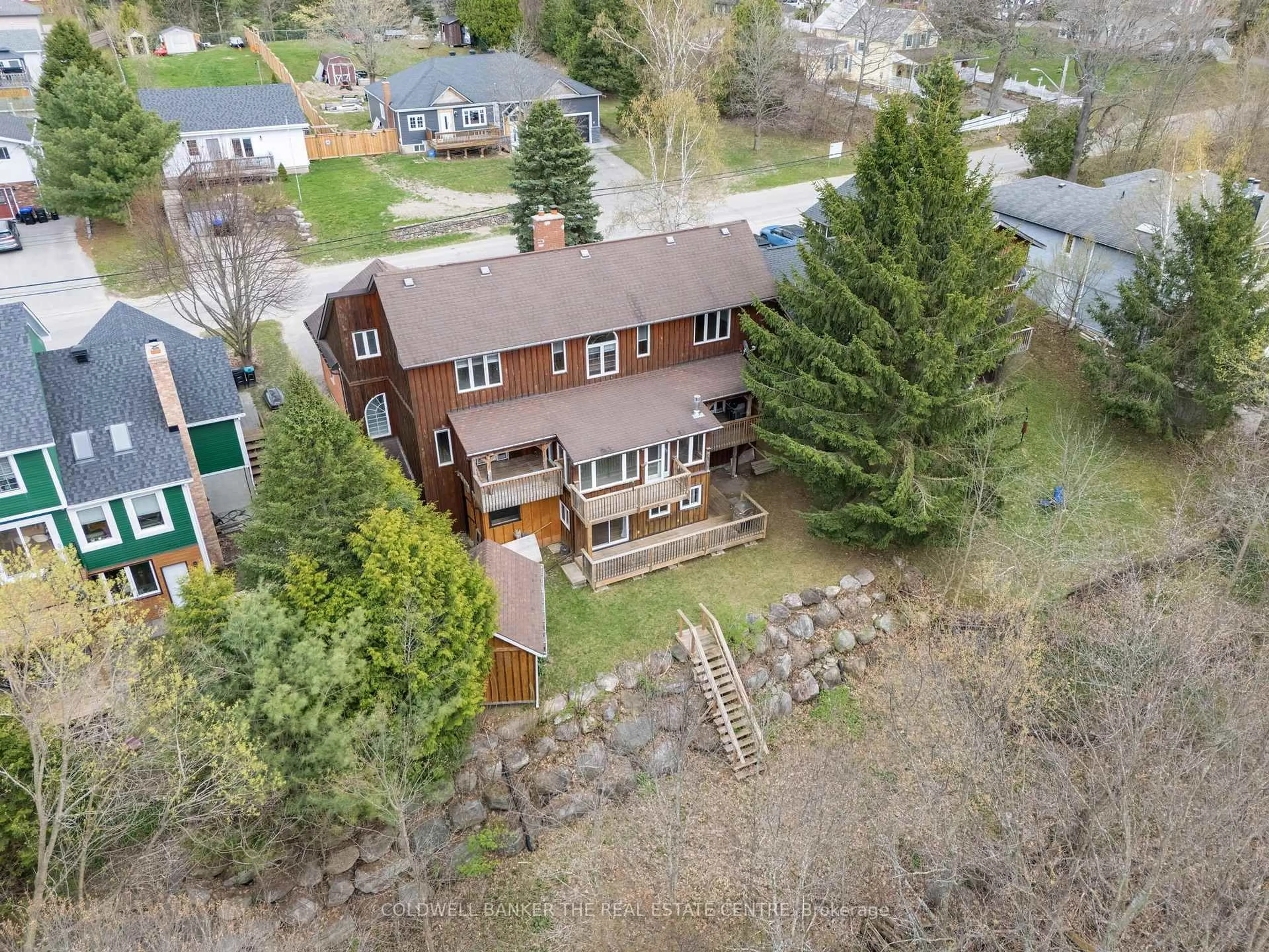 A pic from outside/outdoor area/front of a property/back of a property/a pic from drone, unknown for 232 Church St, Penetanguishene Ontario L9M 1G6