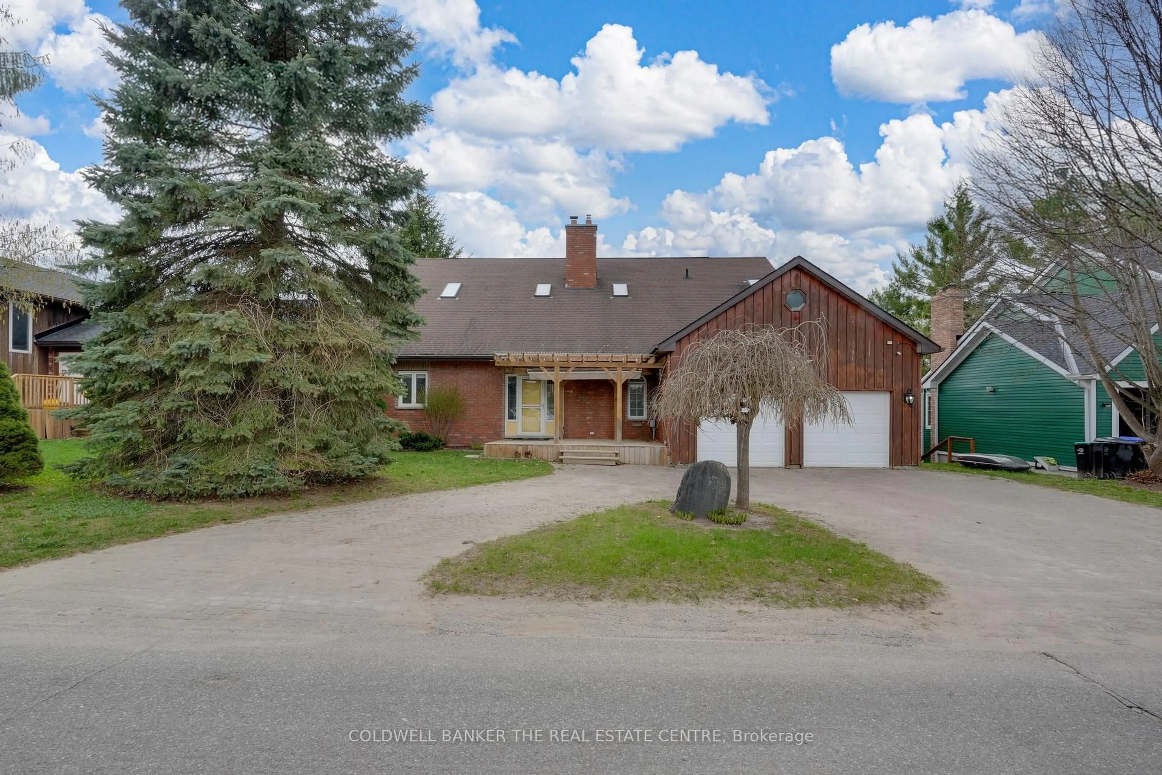 A pic from outside/outdoor area/front of a property/back of a property/a pic from drone, street for 232 Church St, Penetanguishene Ontario L9M 1G6