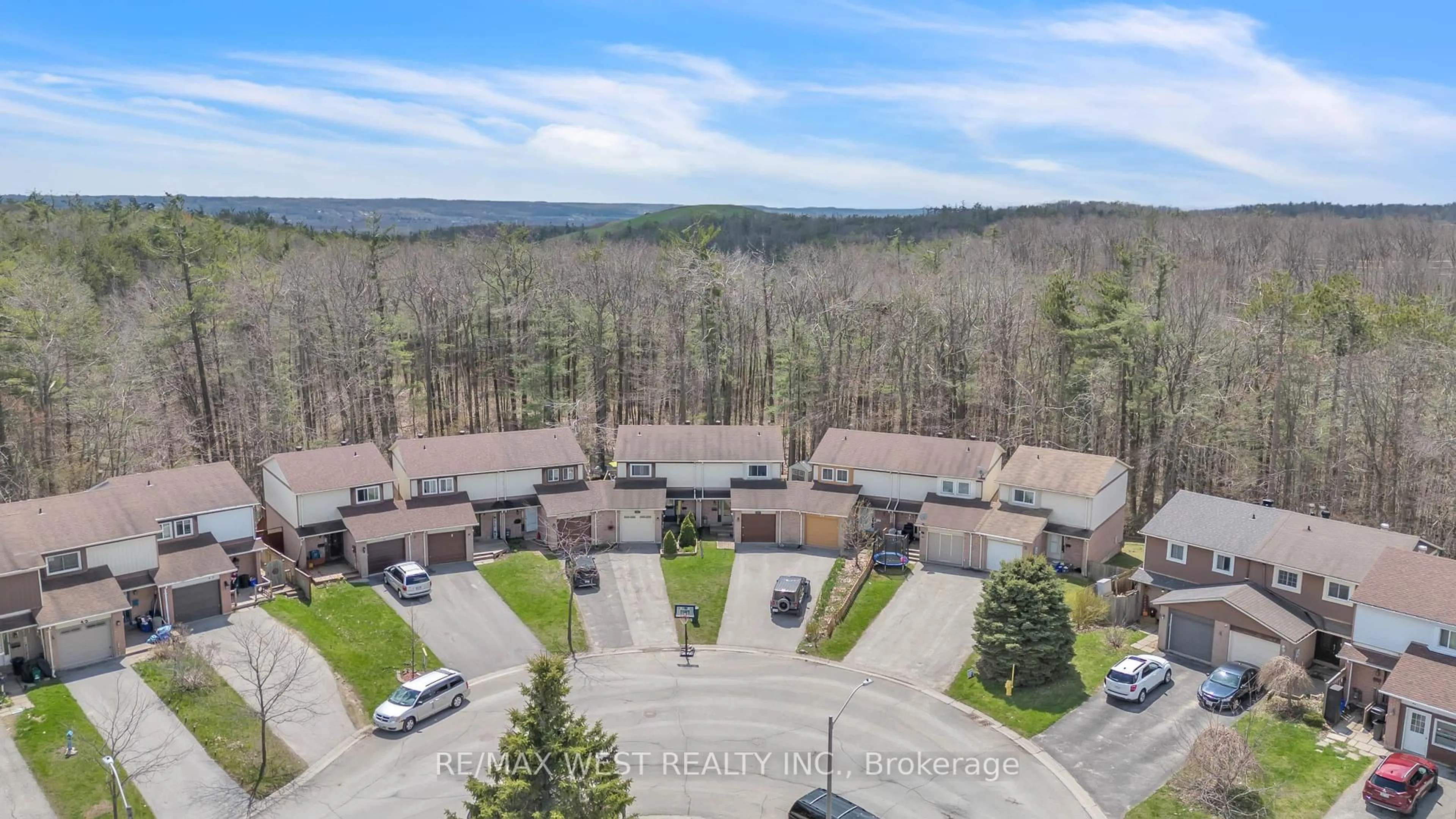 A pic from outside/outdoor area/front of a property/back of a property/a pic from drone, unknown for 55 Burns Circ, Barrie Ontario L4N 5J8