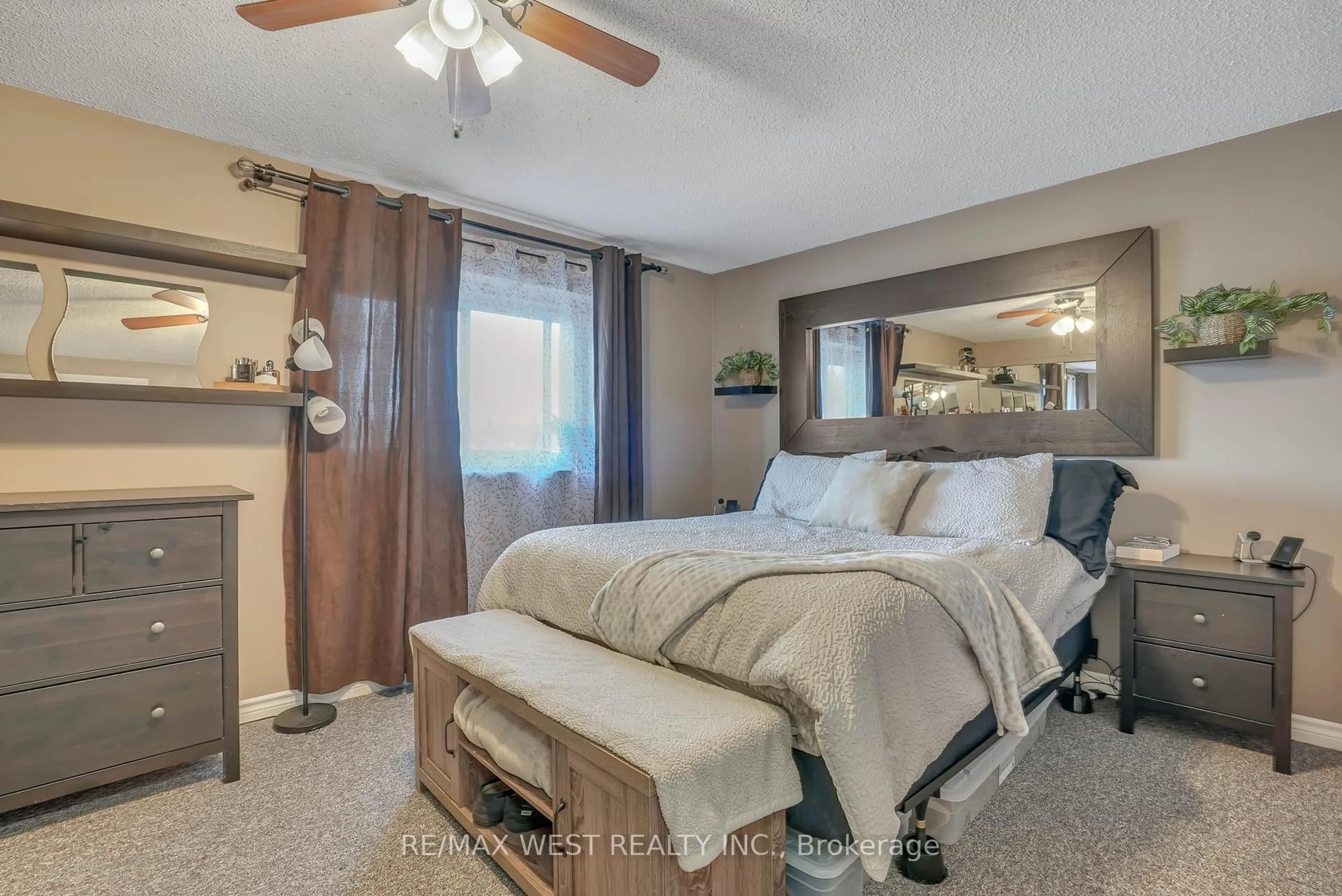 Bedroom with bed, unknown for 55 Burns Circ, Barrie Ontario L4N 5J8