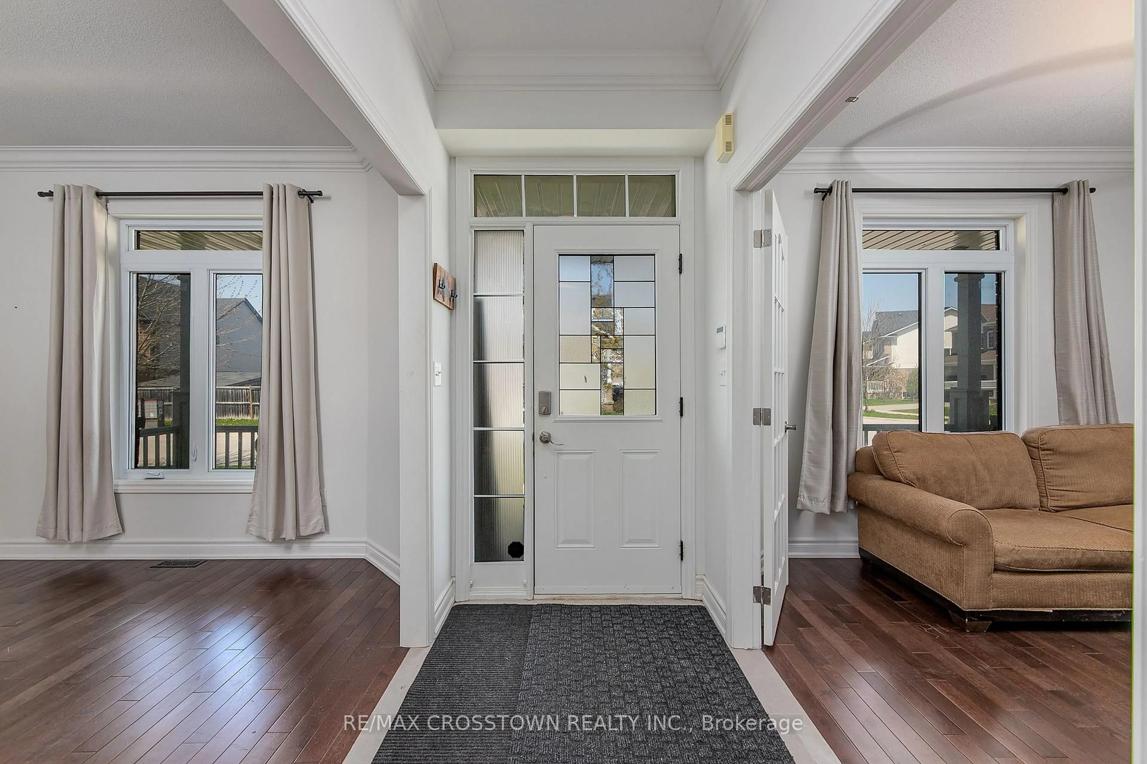 Indoor entryway for 108 Succession Cres, Barrie Ontario L4M 7G6