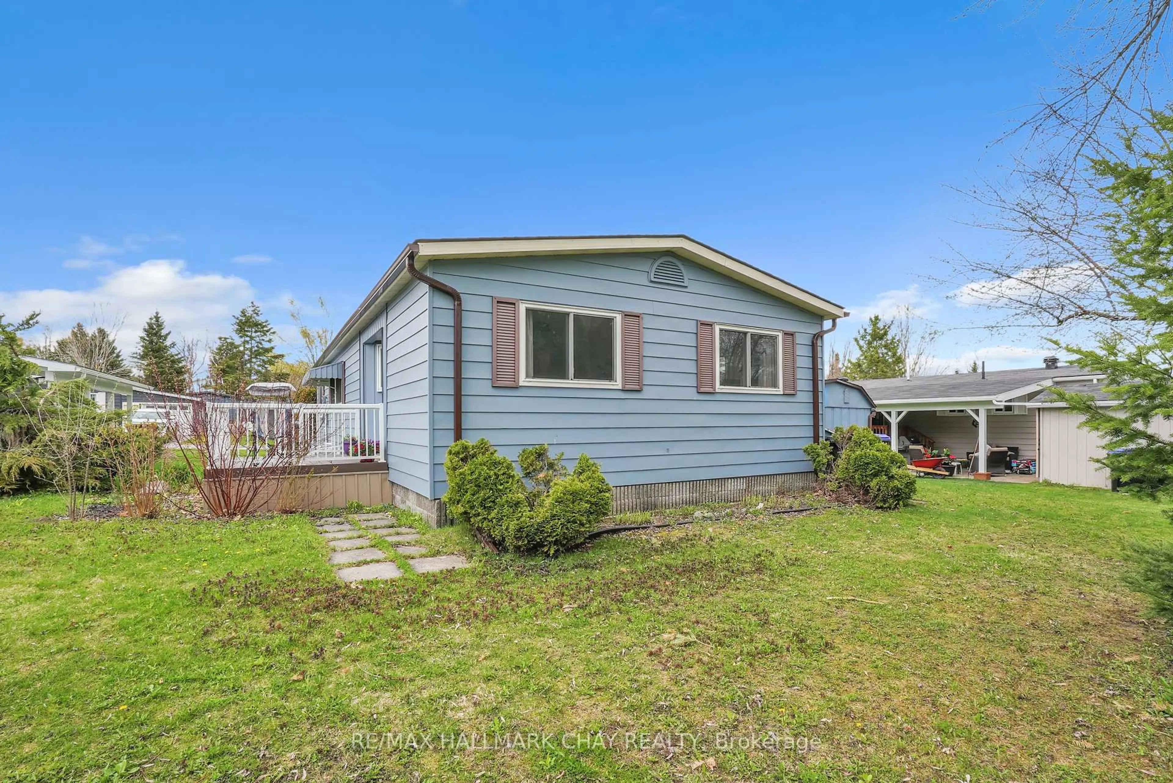 Home with vinyl exterior material, street for 3 Tamarack Dr, Oro-Medonte Ontario L0L 1T0