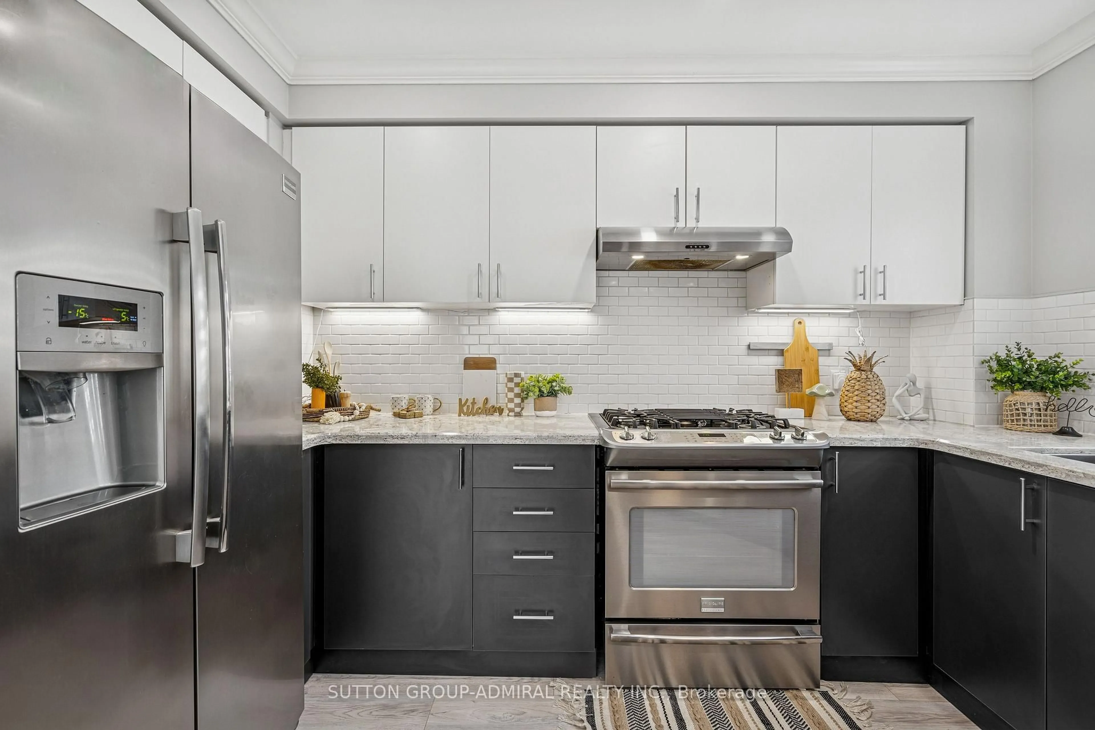 Contemporary kitchen, ceramic/tile floor for 39 CHURCHLAND Dr, Barrie Ontario L4N 8P9