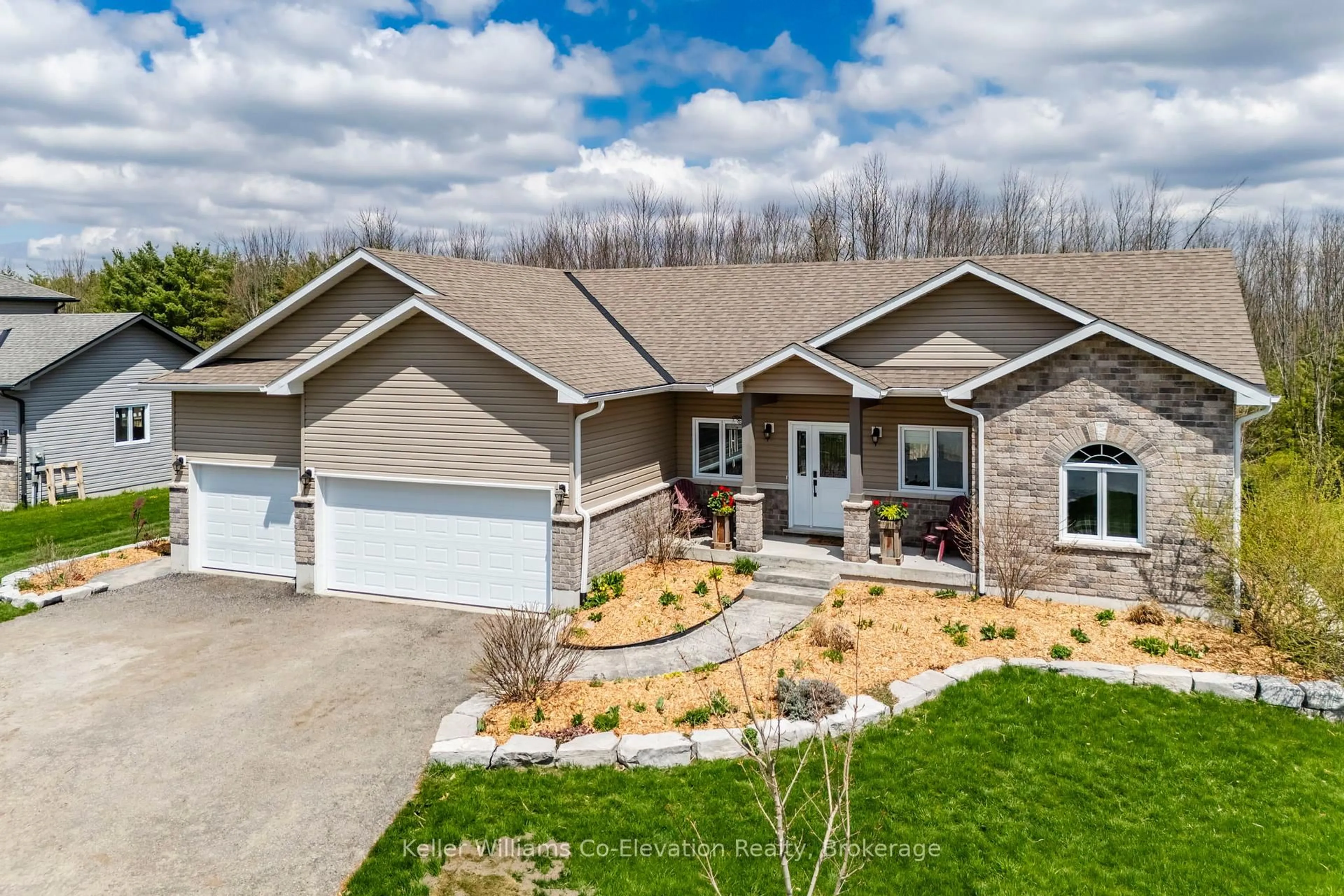 Home with vinyl exterior material, unknown for 53 Boyd Cres, Oro-Medonte Ontario L0K 1N0