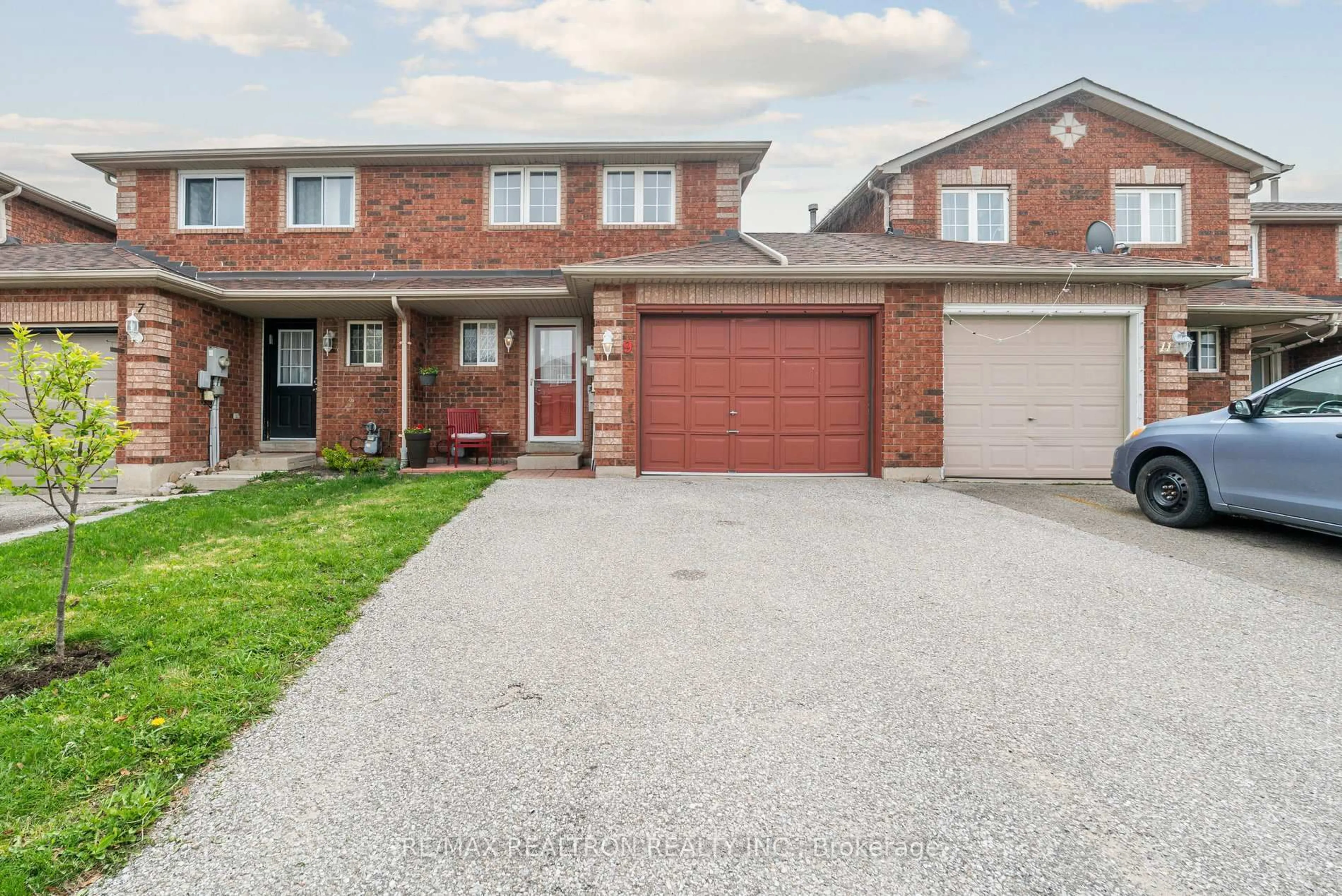 Home with brick exterior material, street for 9 Epsom Rd, Barrie Ontario L4M 6R7