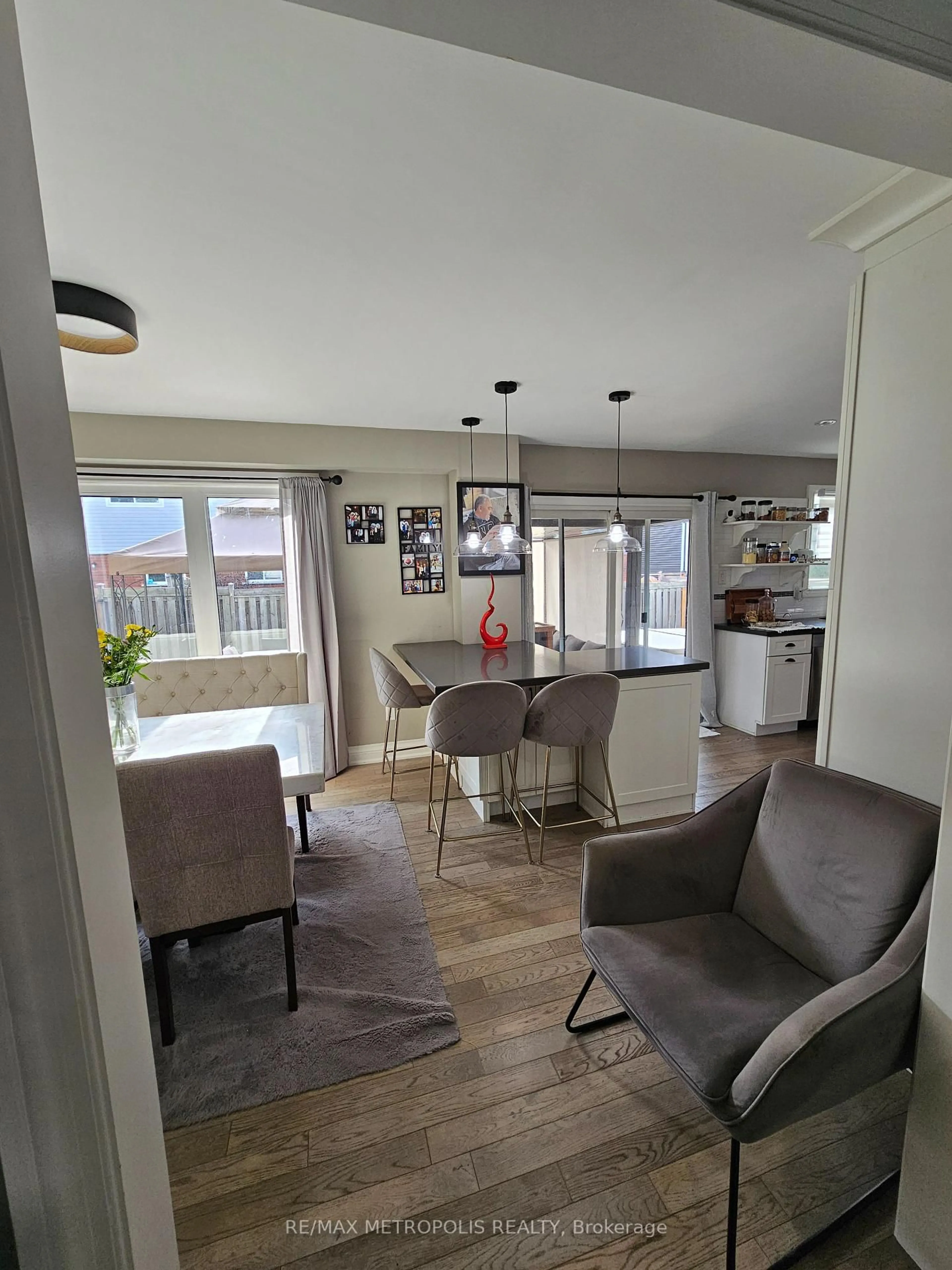 Unknown for 16 Snowden Ave, Barrie Ontario L4M 7G5
