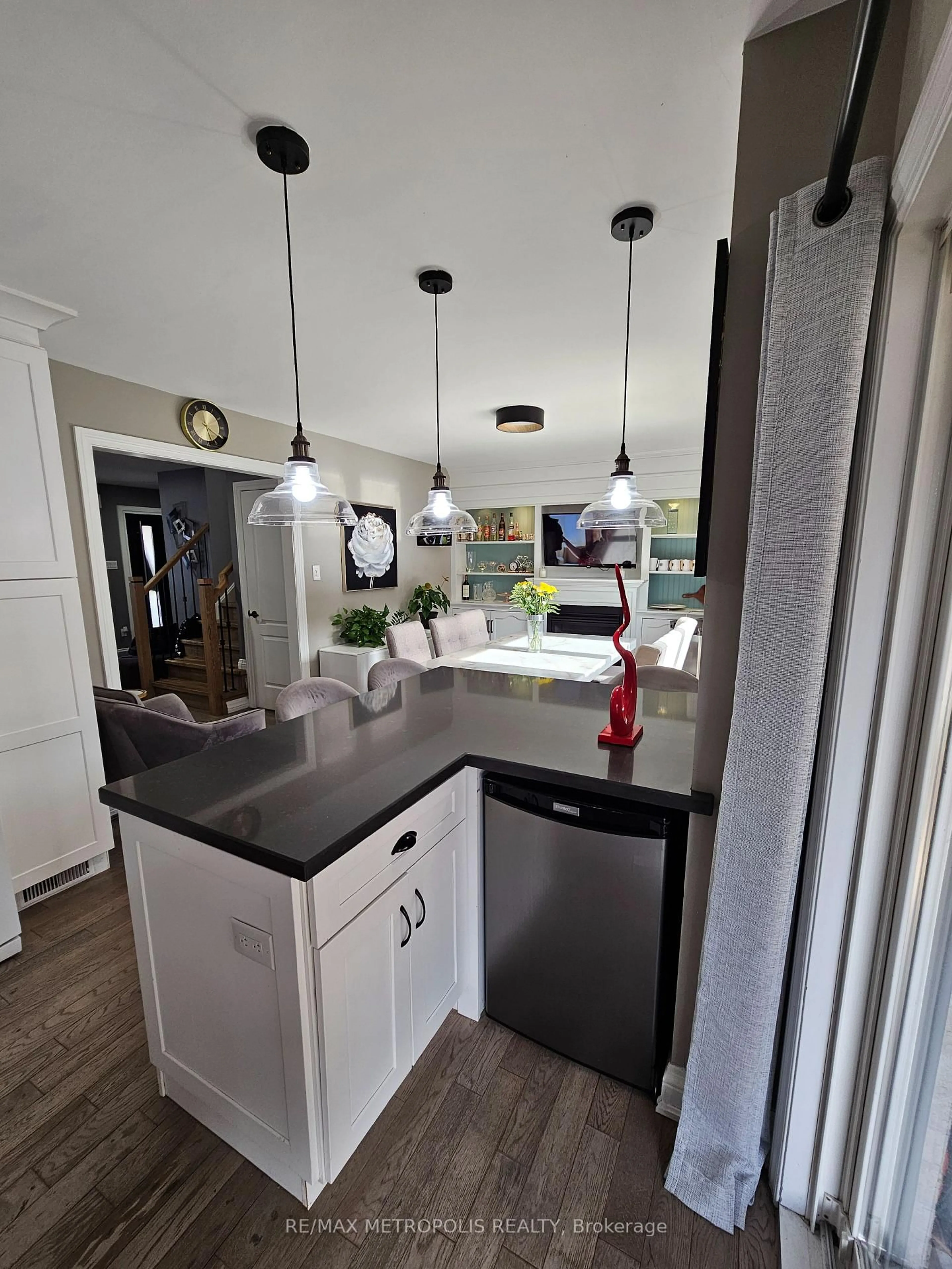 Open concept kitchen, unknown for 16 Snowden Ave, Barrie Ontario L4M 7G5