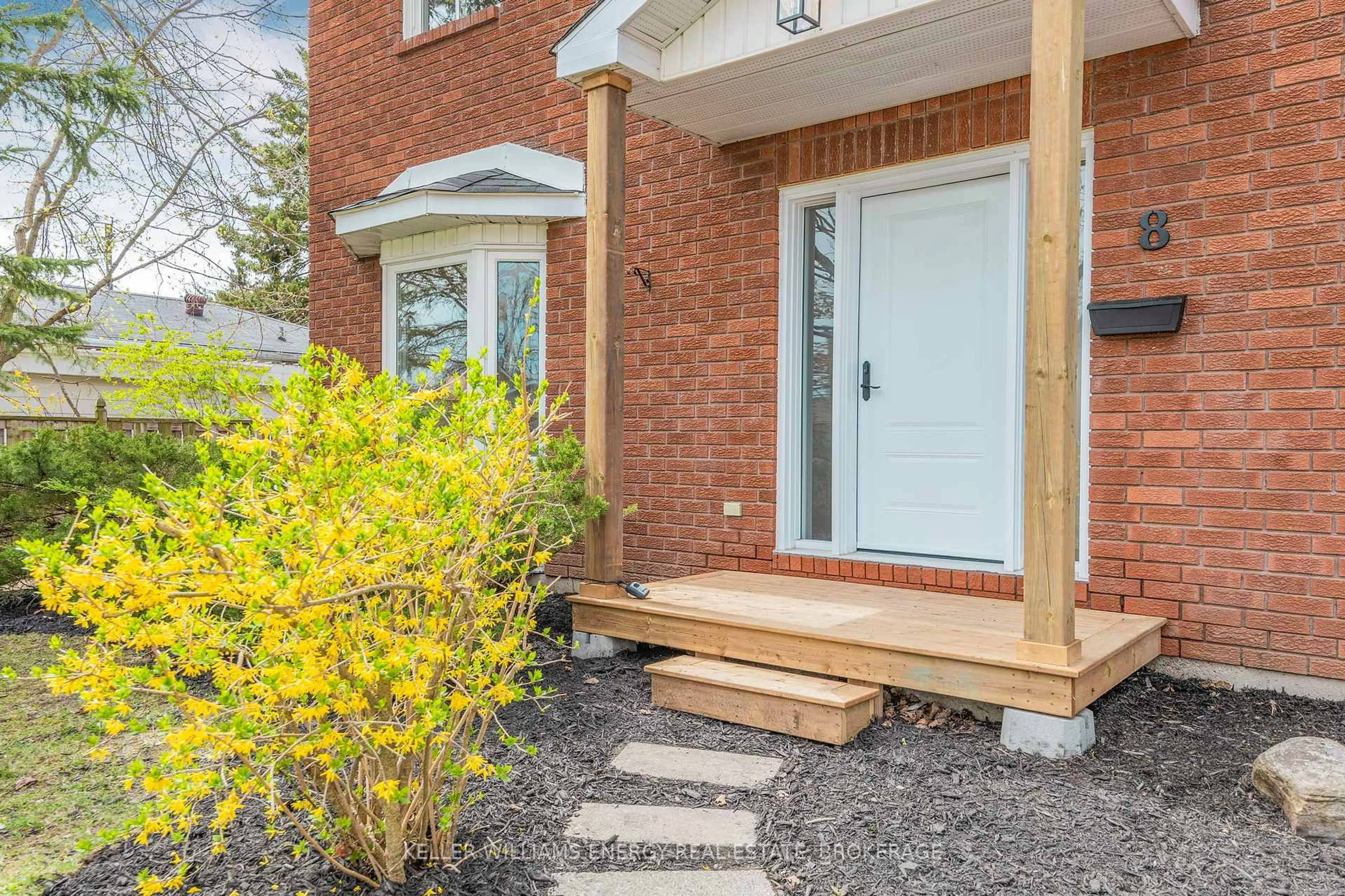 Home with brick exterior material, street for 8 Heath St, Barrie Ontario L4M 3J9