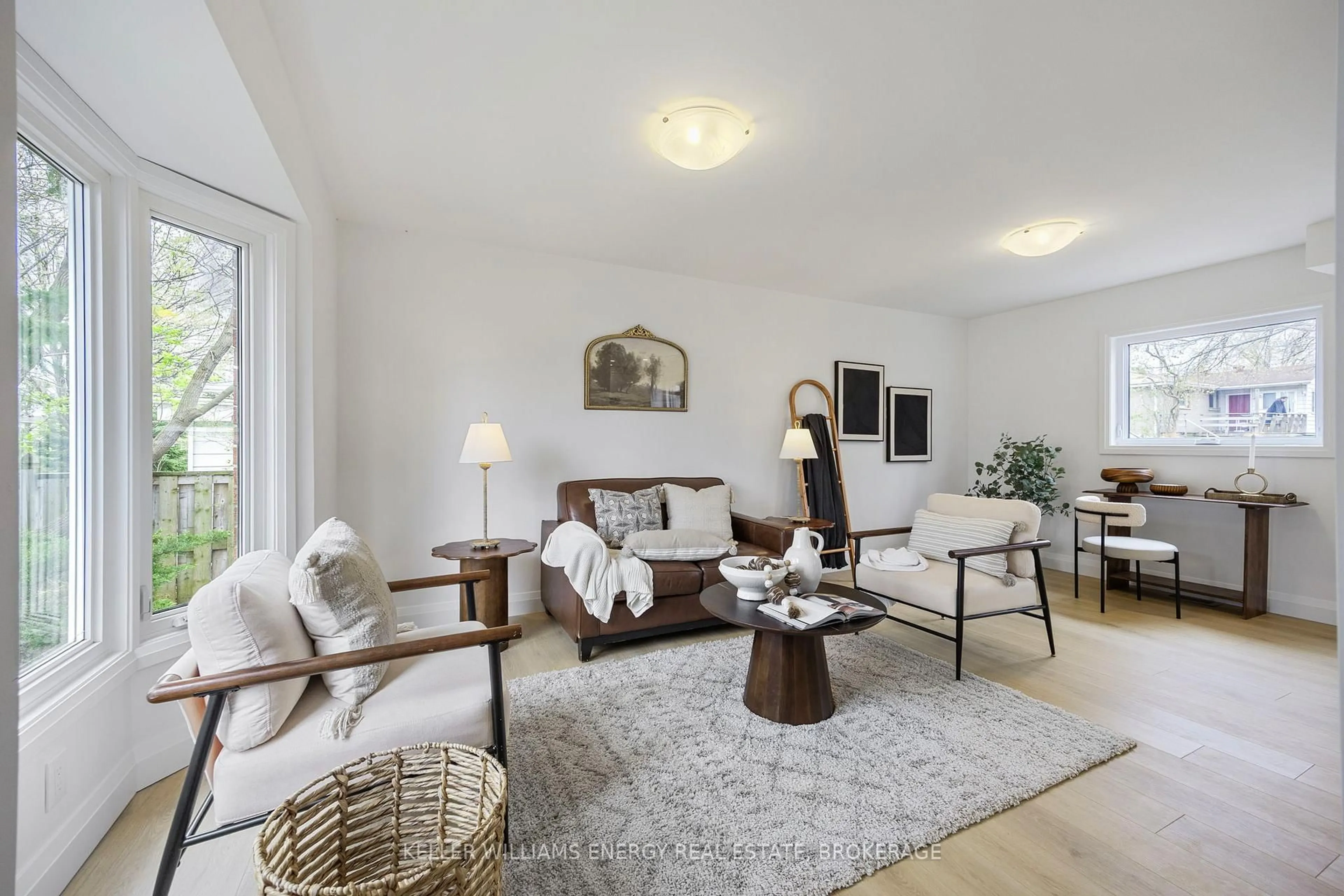 Living room with furniture, unknown for 8 Heath St, Barrie Ontario L4M 3J9