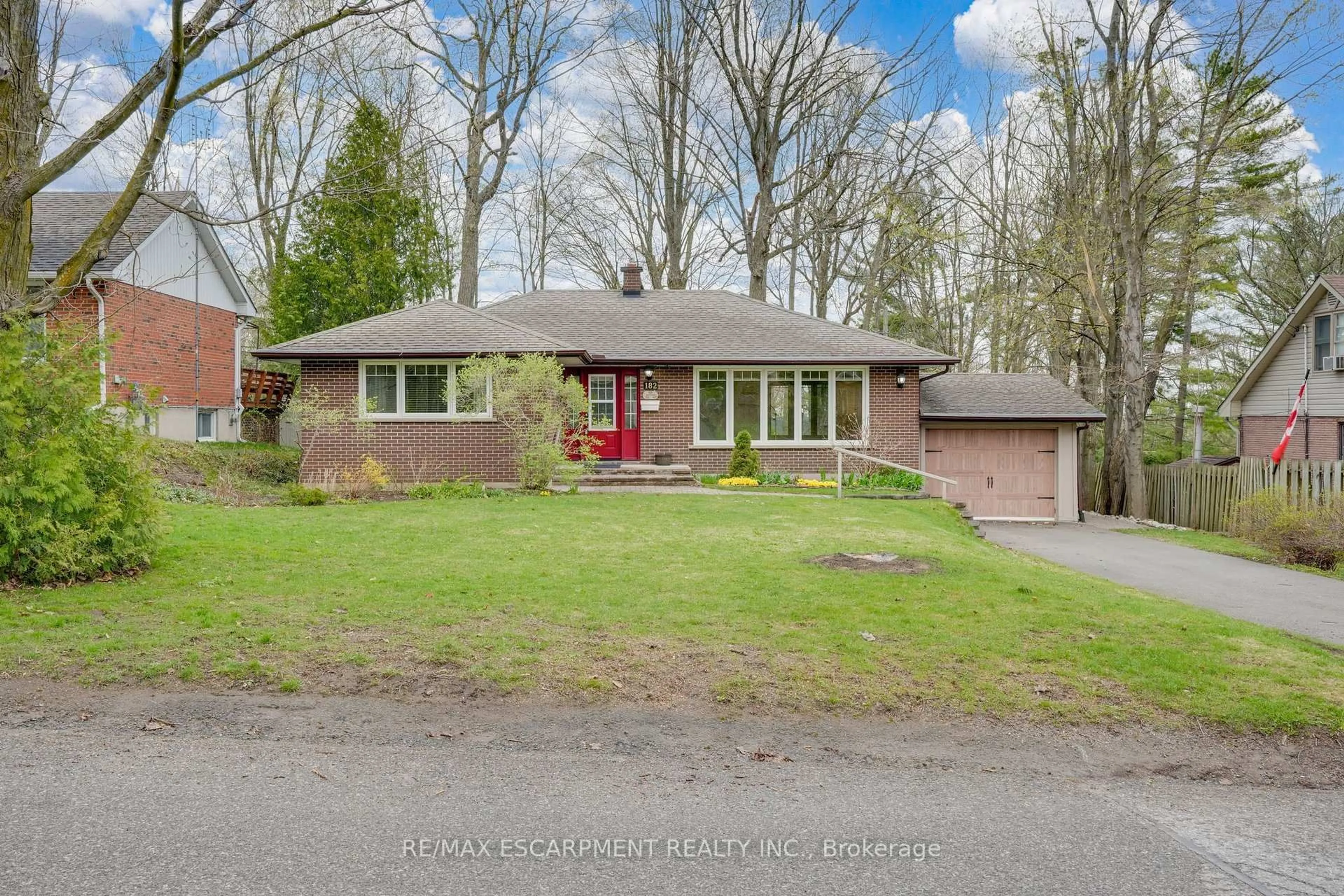 Home with brick exterior material, street for 182 LAWRENCE Ave, Orillia Ontario L3V 5M1