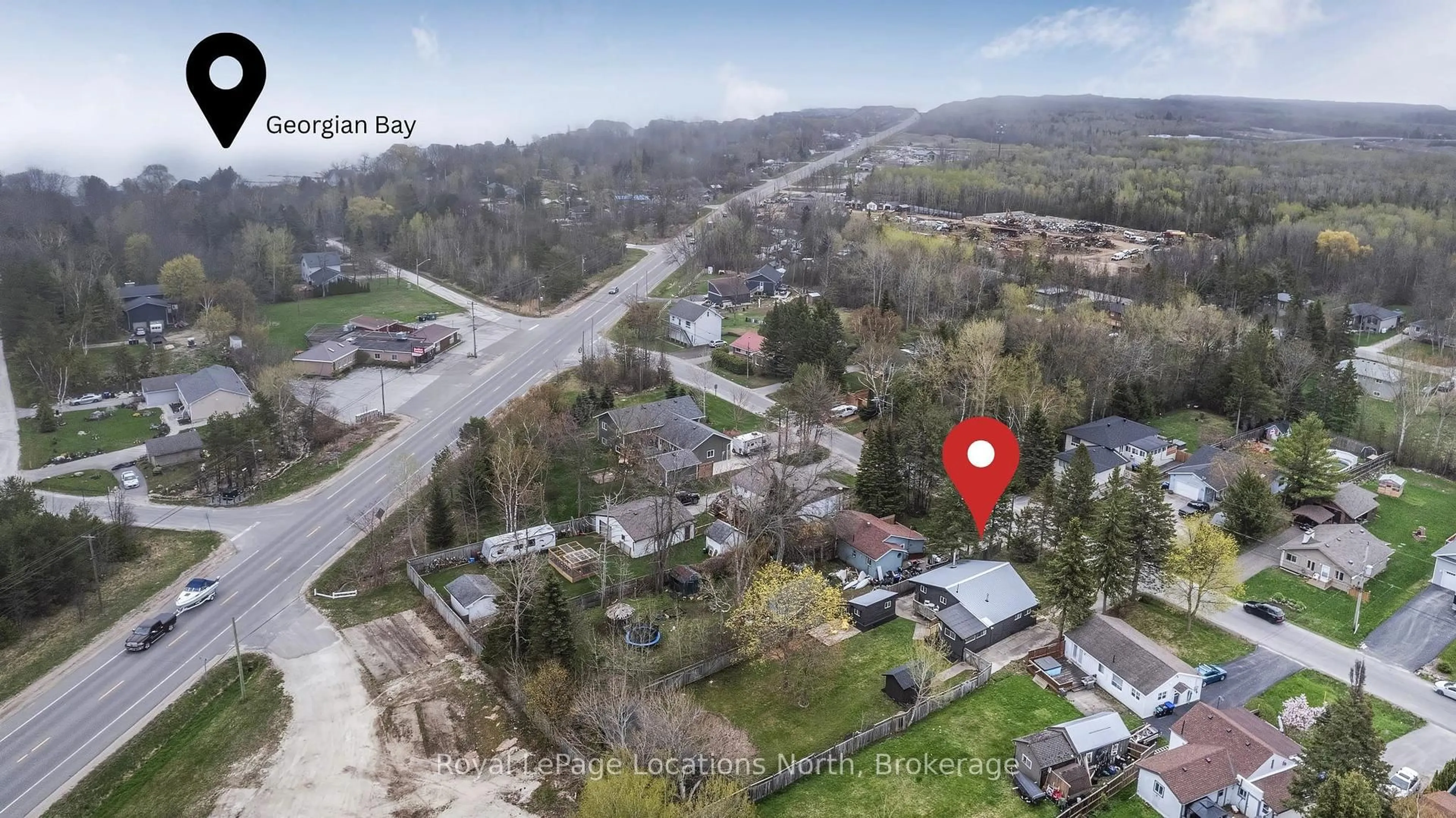 A pic from outside/outdoor area/front of a property/back of a property/a pic from drone, street for 25 Broadview St, Collingwood Ontario L9Y 3Z1