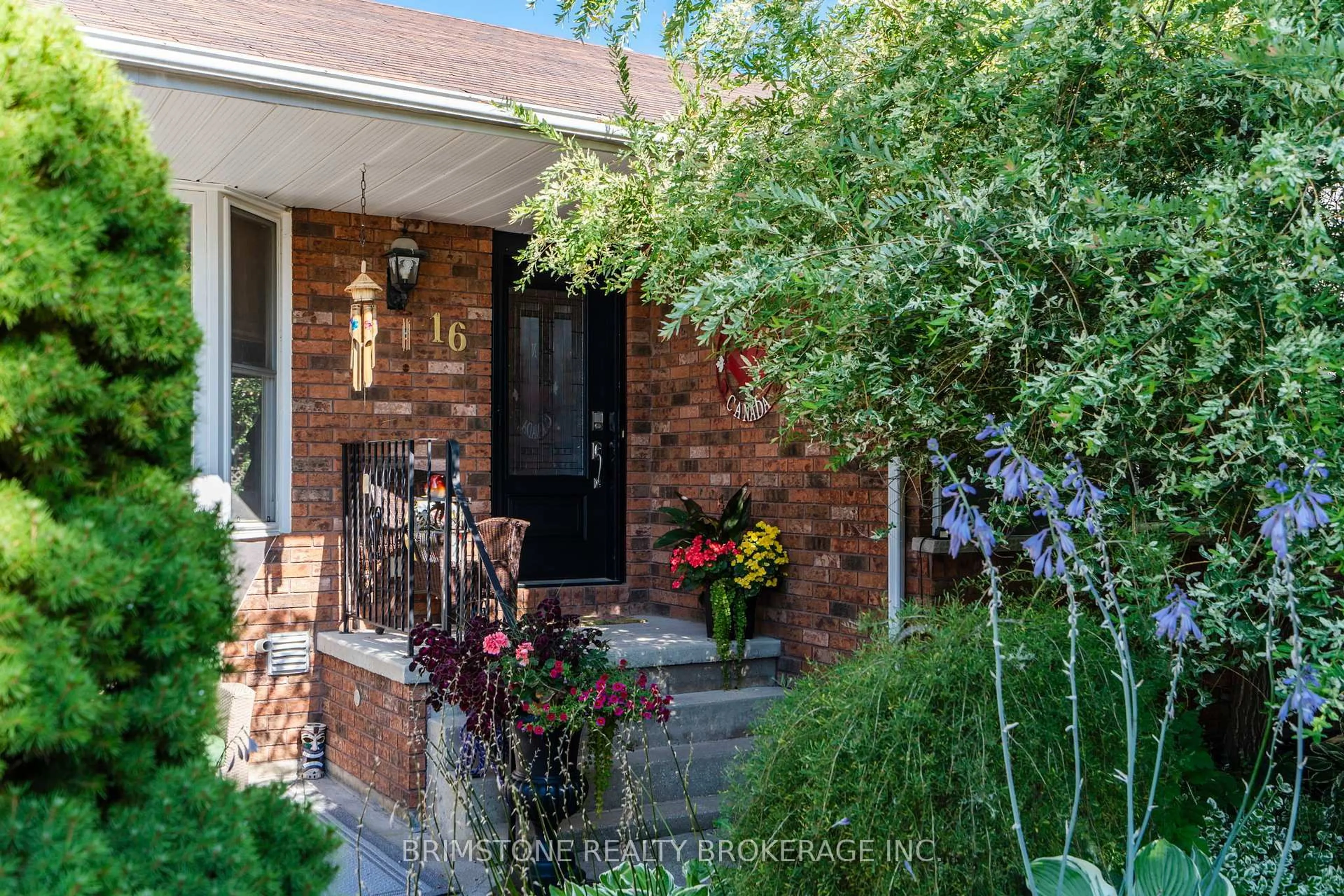 Home with brick exterior material, street for 16 Smart Crt, Collingwood Ontario L9Y 4S1