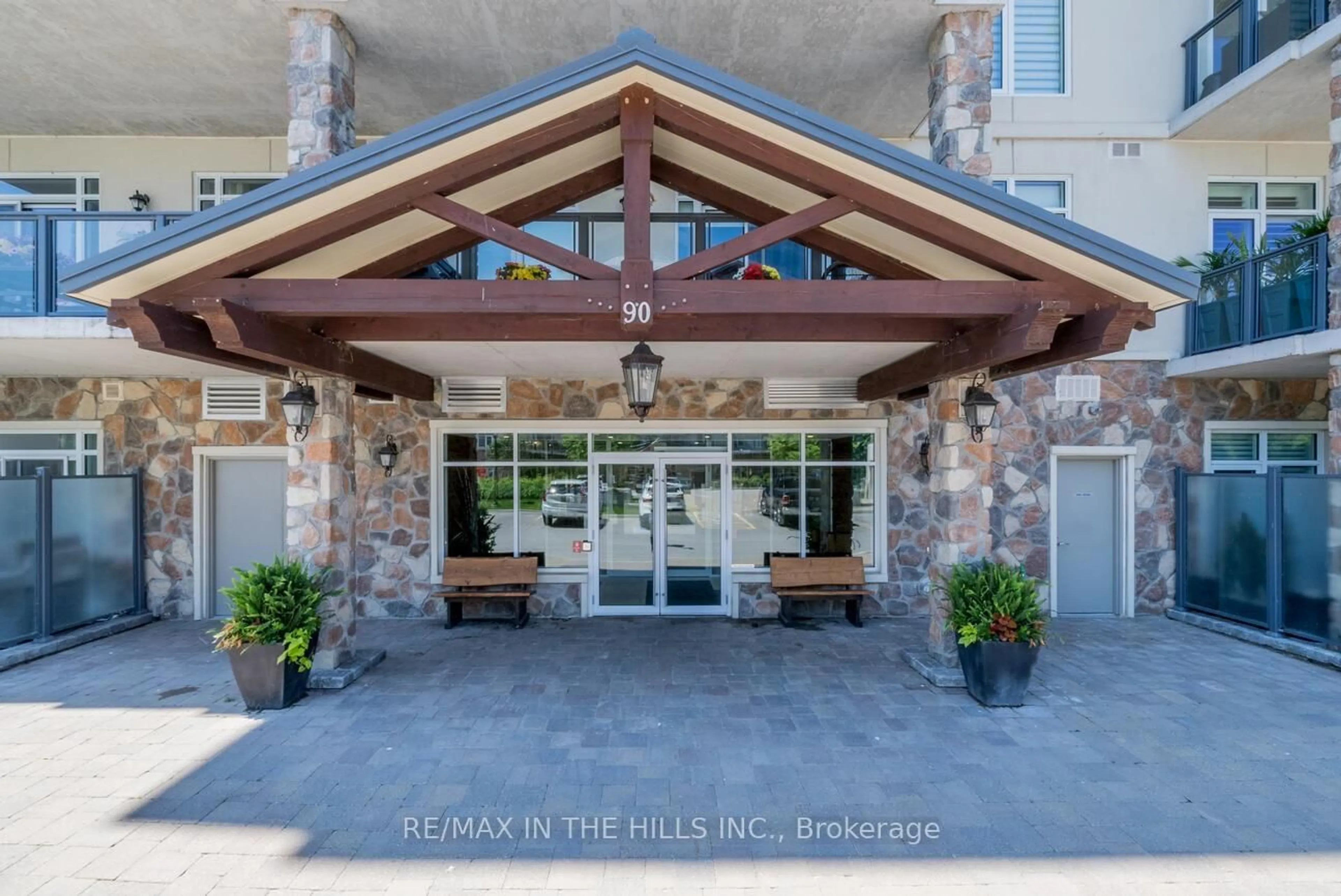 Indoor foyer for 90 Orchard Point Rd #611, Orillia Ontario L3V 1C6