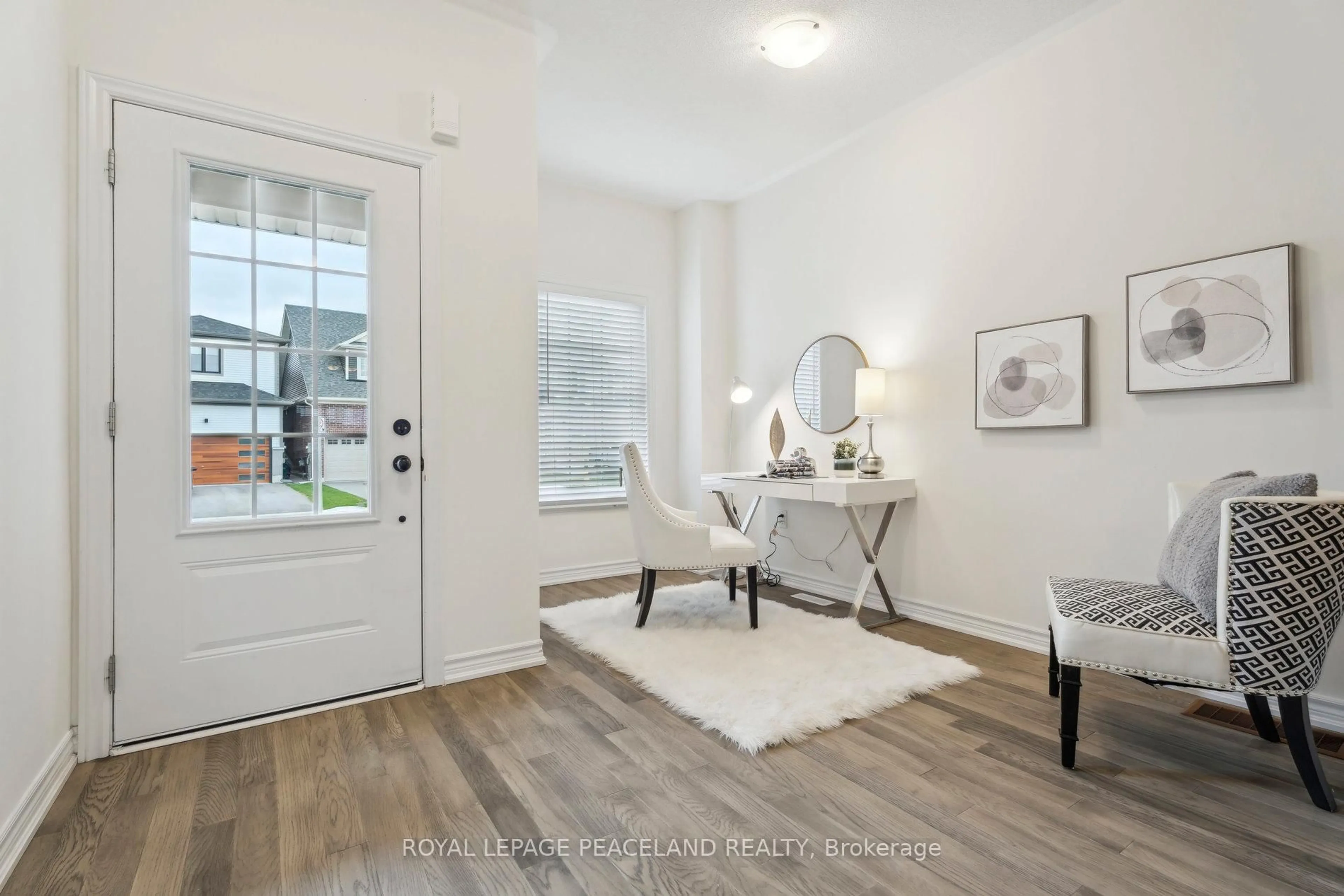 Indoor entryway for 15 Harvest Cres, Barrie Ontario L9J 0T3