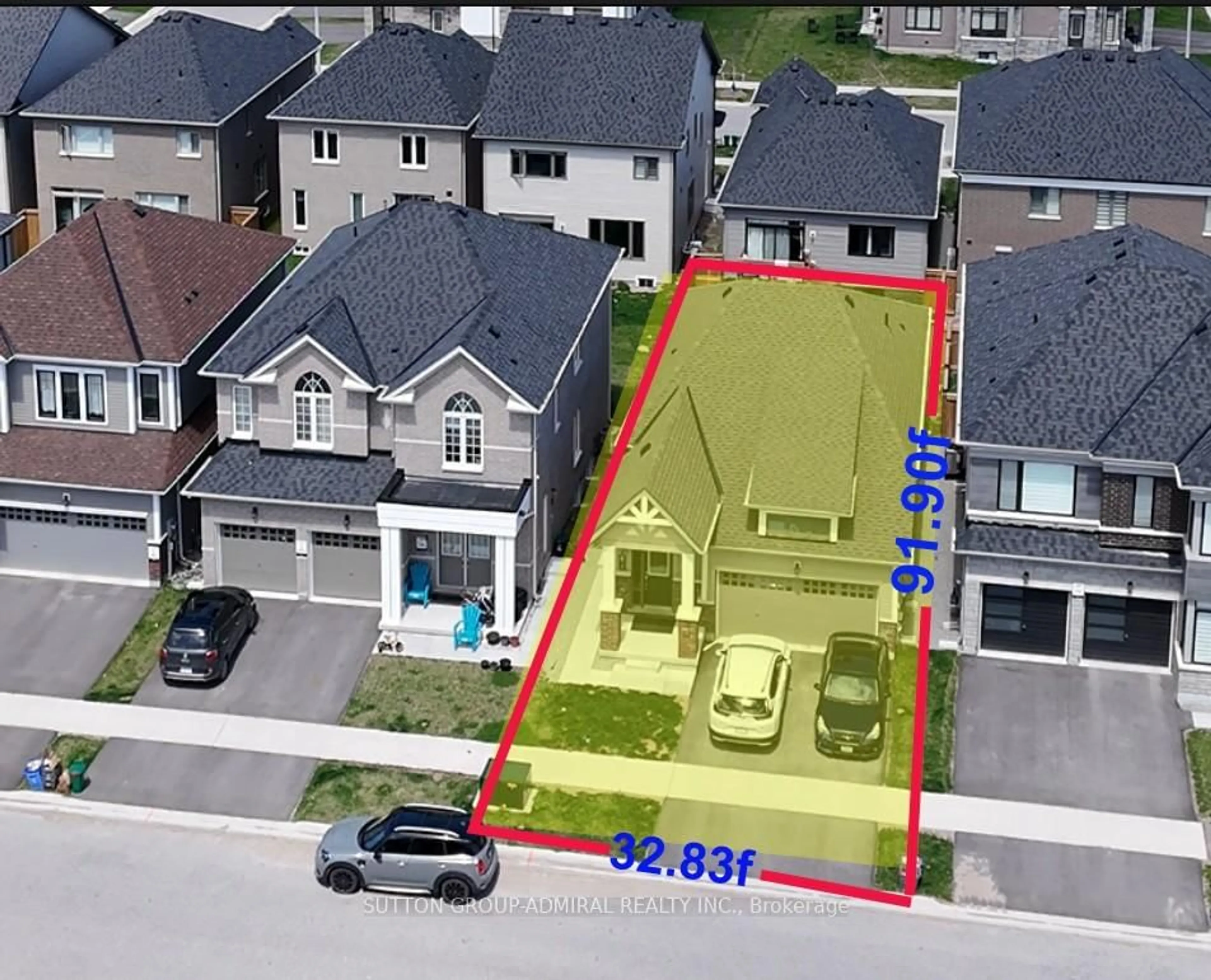 A pic from outside/outdoor area/front of a property/back of a property/a pic from drone, street for 62 Bannister Rd, Barrie Ontario L9J 0L7