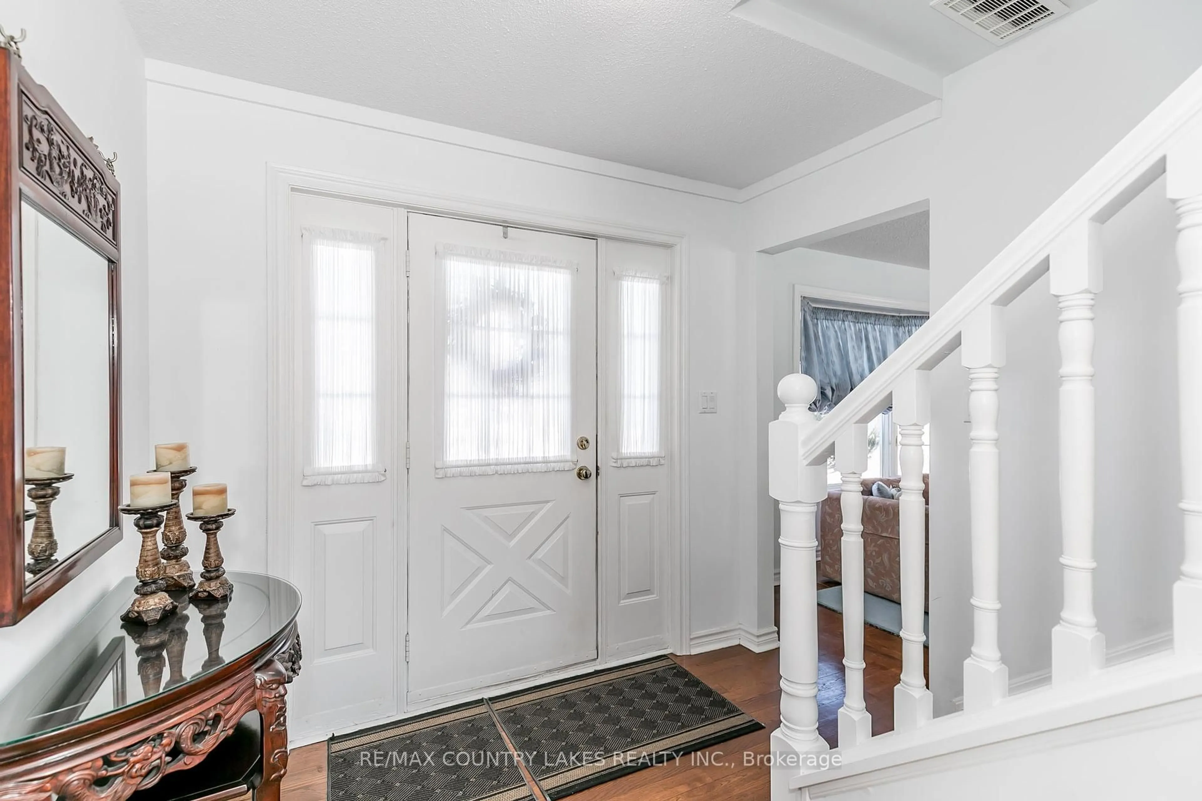 Indoor entryway for 98 Turtle Path, Ramara Ontario L0K 1B0