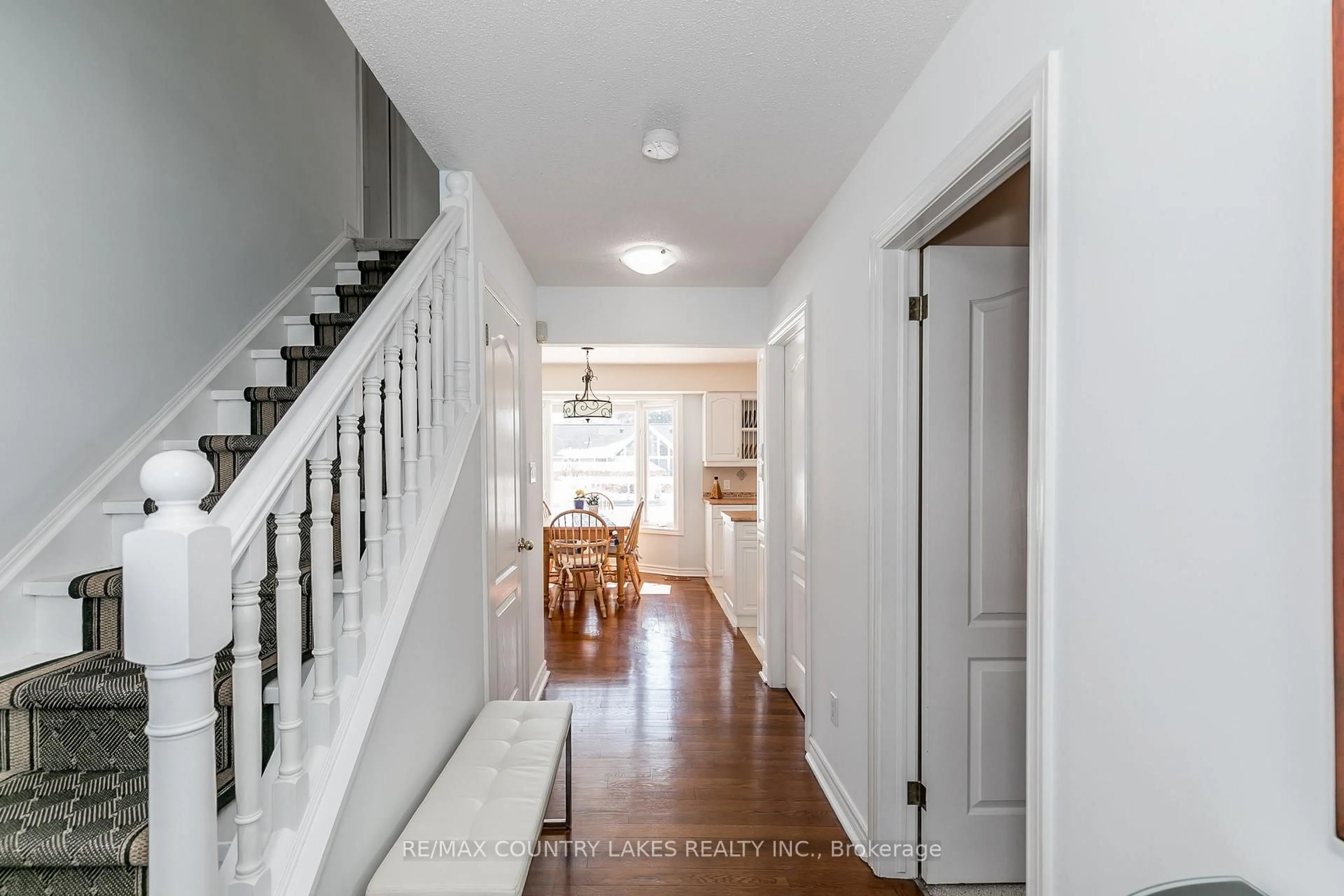 Indoor entryway for 98 Turtle Path, Ramara Ontario L0K 1B0