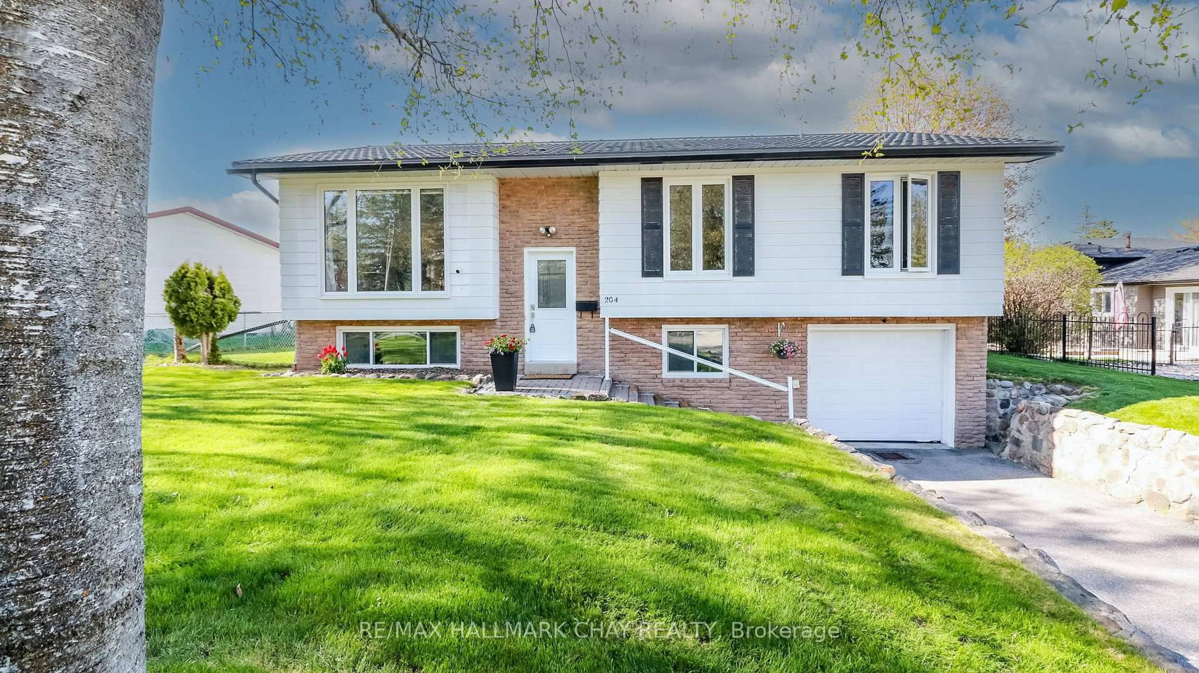 Home with brick exterior material, street for 204 Cherry Crt, Barrie Ontario L4N 4A4