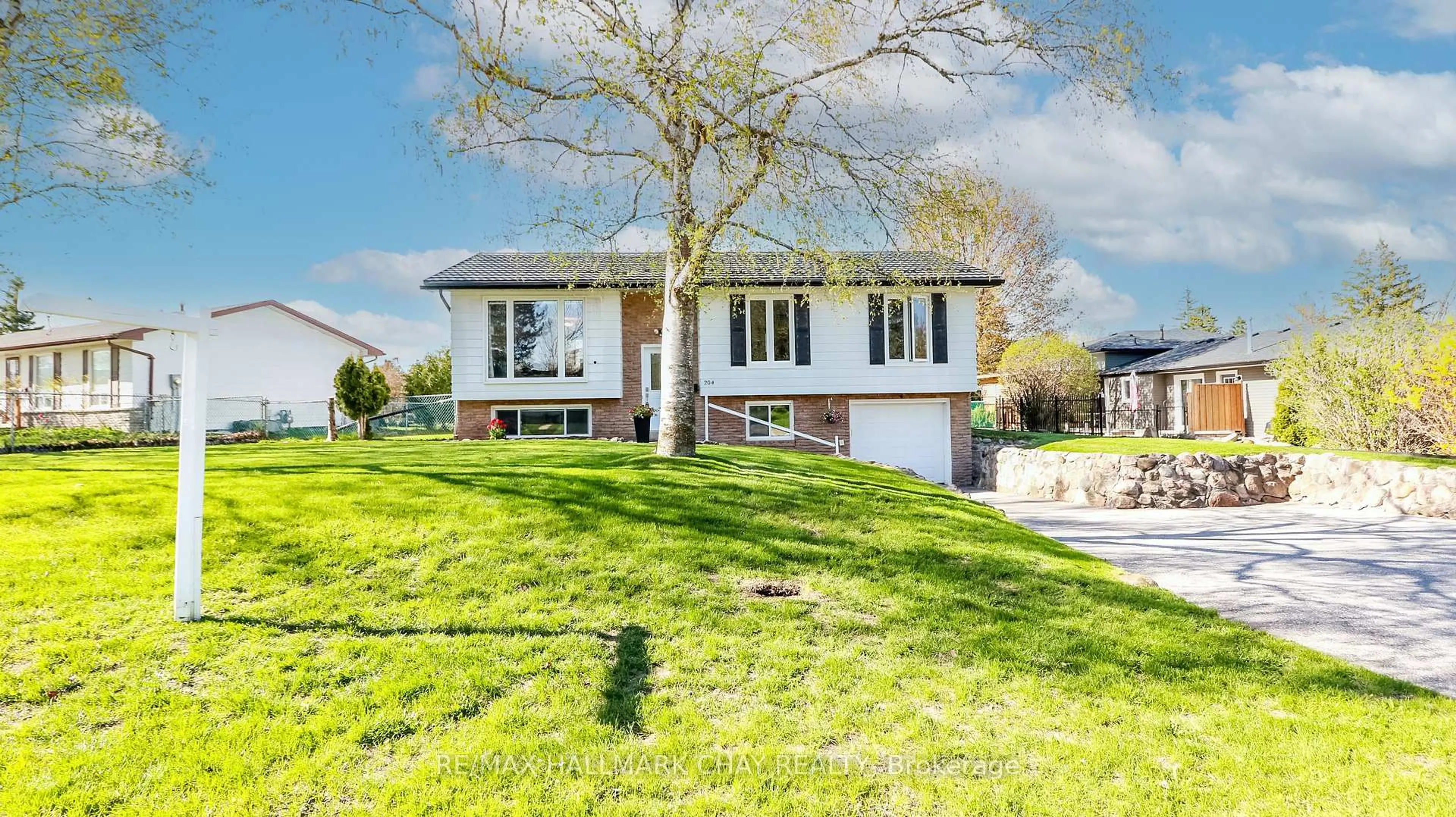 Home with brick exterior material, street for 204 Cherry Crt, Barrie Ontario L4N 4A4