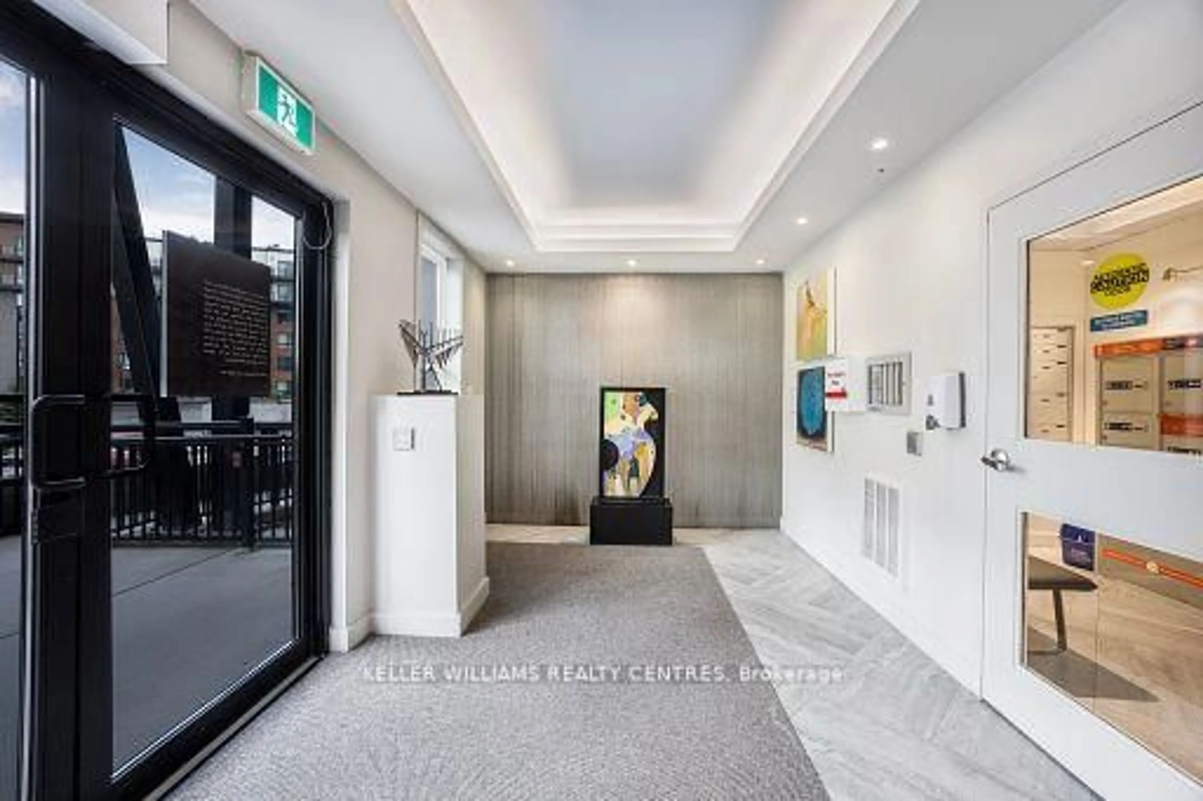 Indoor foyer for 306 Essa Rd #401, Barrie Ontario L9J 0H5