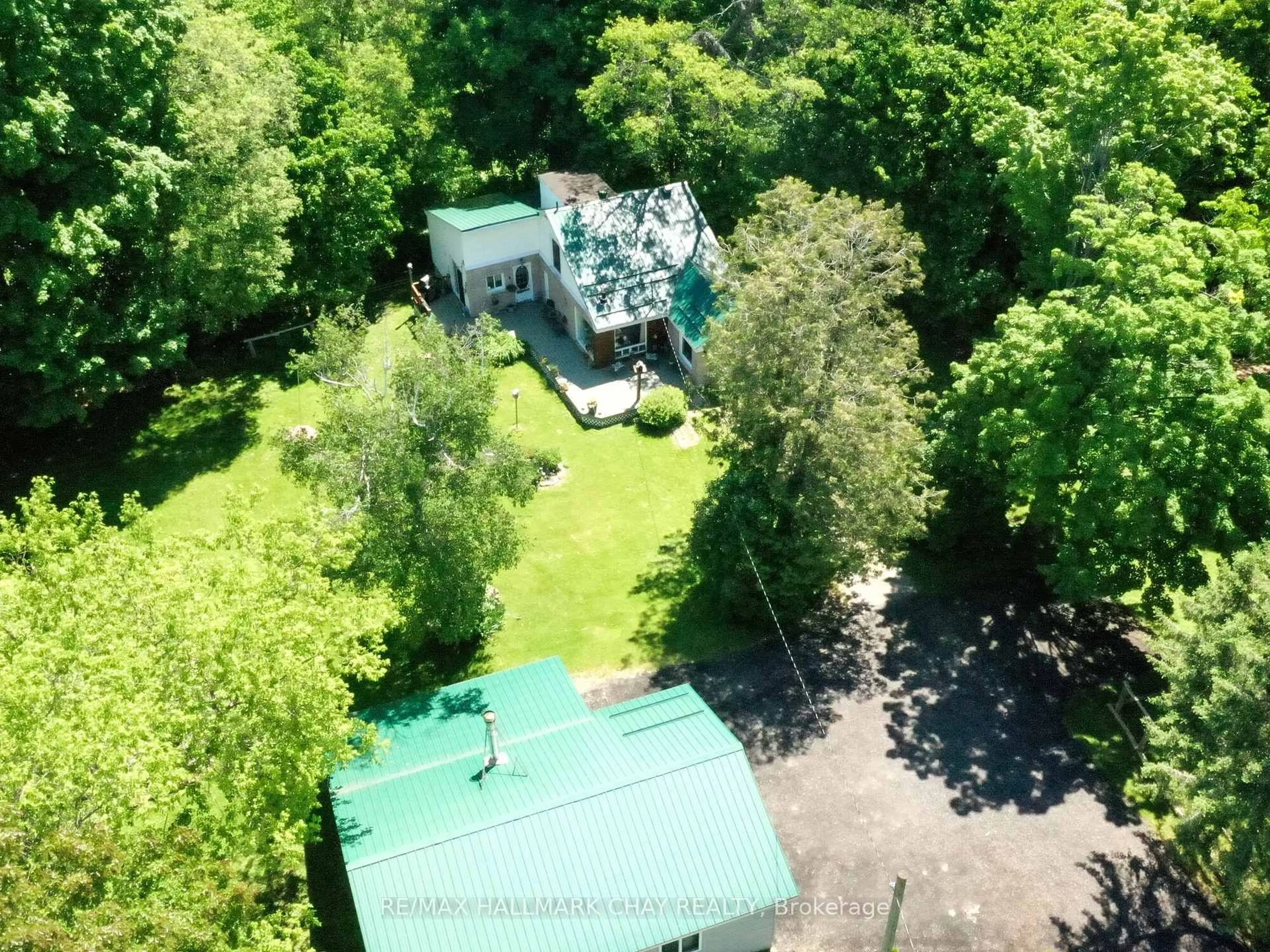 A pic from outside/outdoor area/front of a property/back of a property/a pic from drone, forest/trees view for 9705 County 93 Rd, Midland Ontario L4R 4L9