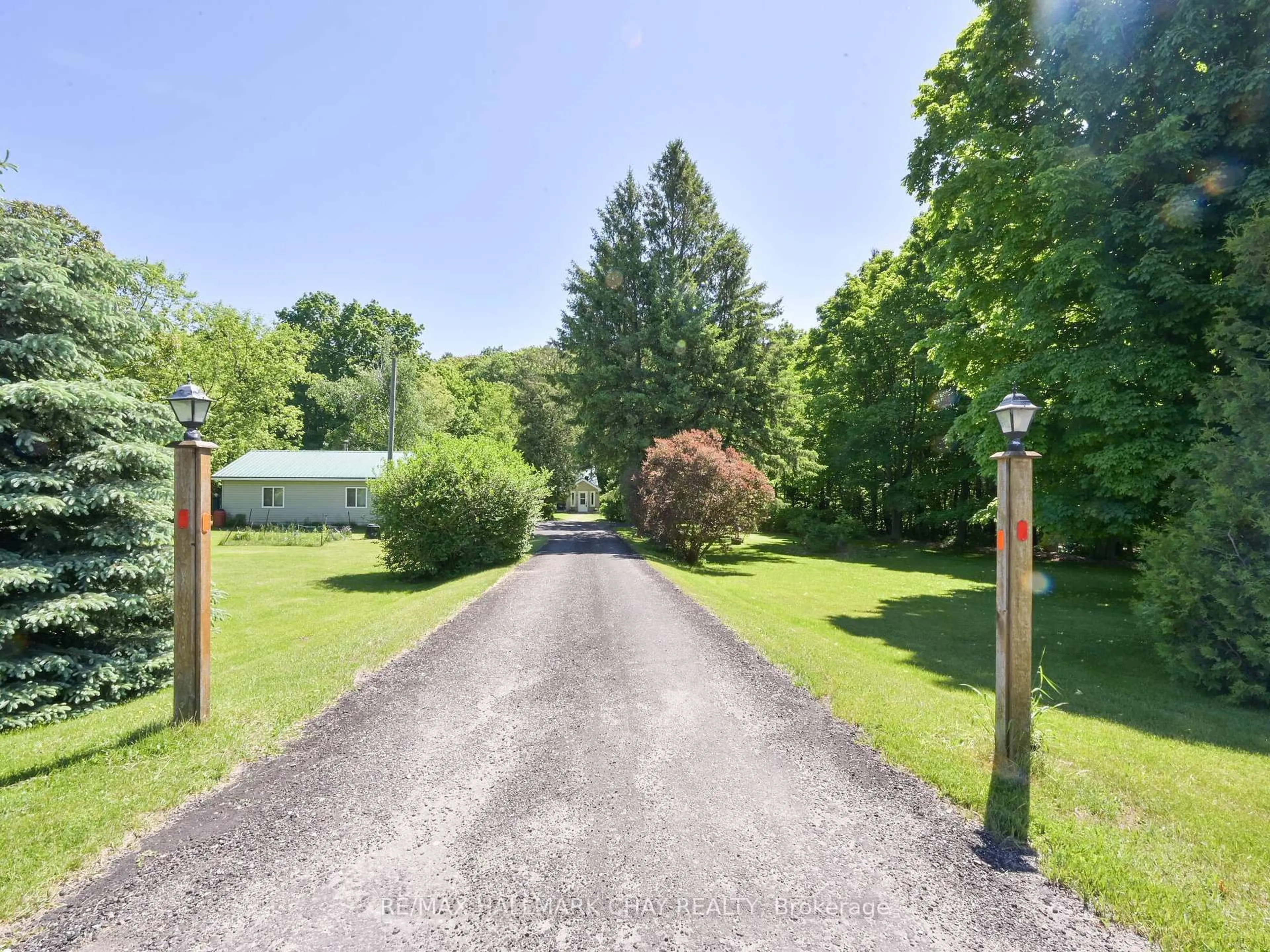 A pic from outside/outdoor area/front of a property/back of a property/a pic from drone, unknown for 9705 County 93 Rd, Midland Ontario L4R 4L9