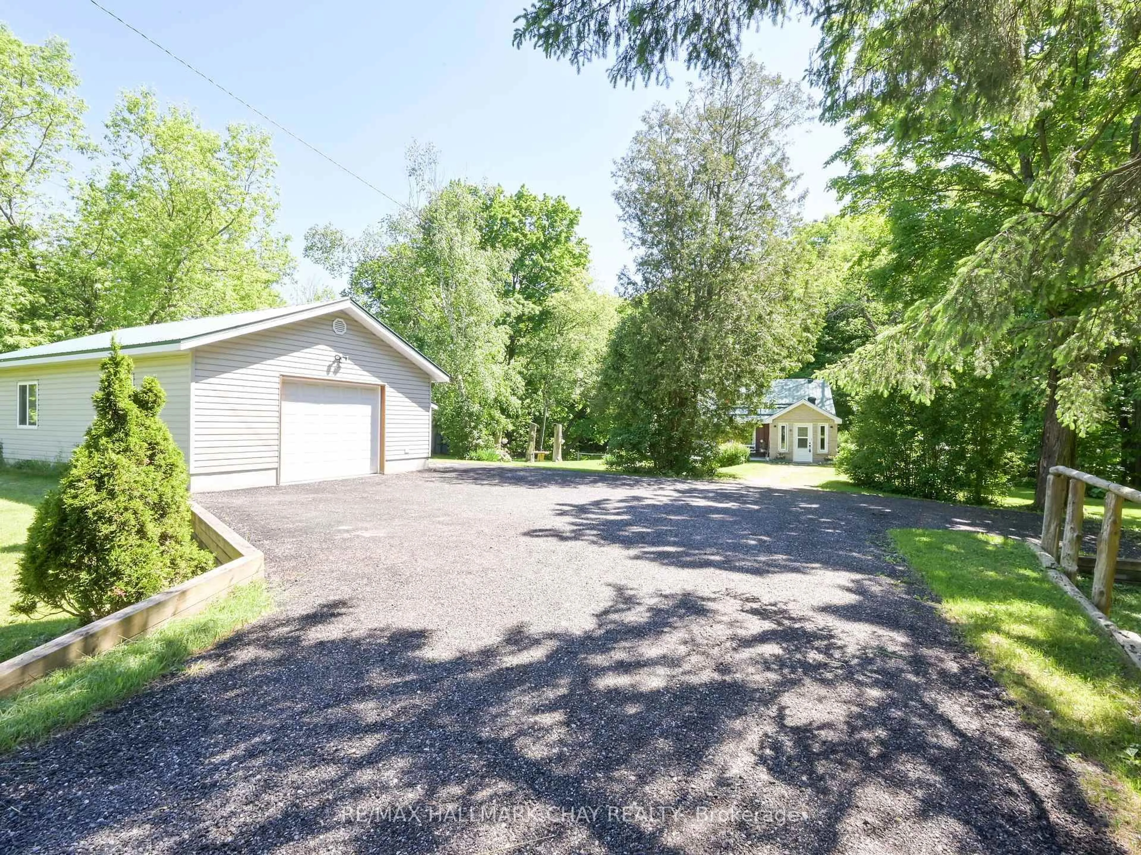 A pic from outside/outdoor area/front of a property/back of a property/a pic from drone, street for 9705 County 93 Rd, Midland Ontario L4R 4L9