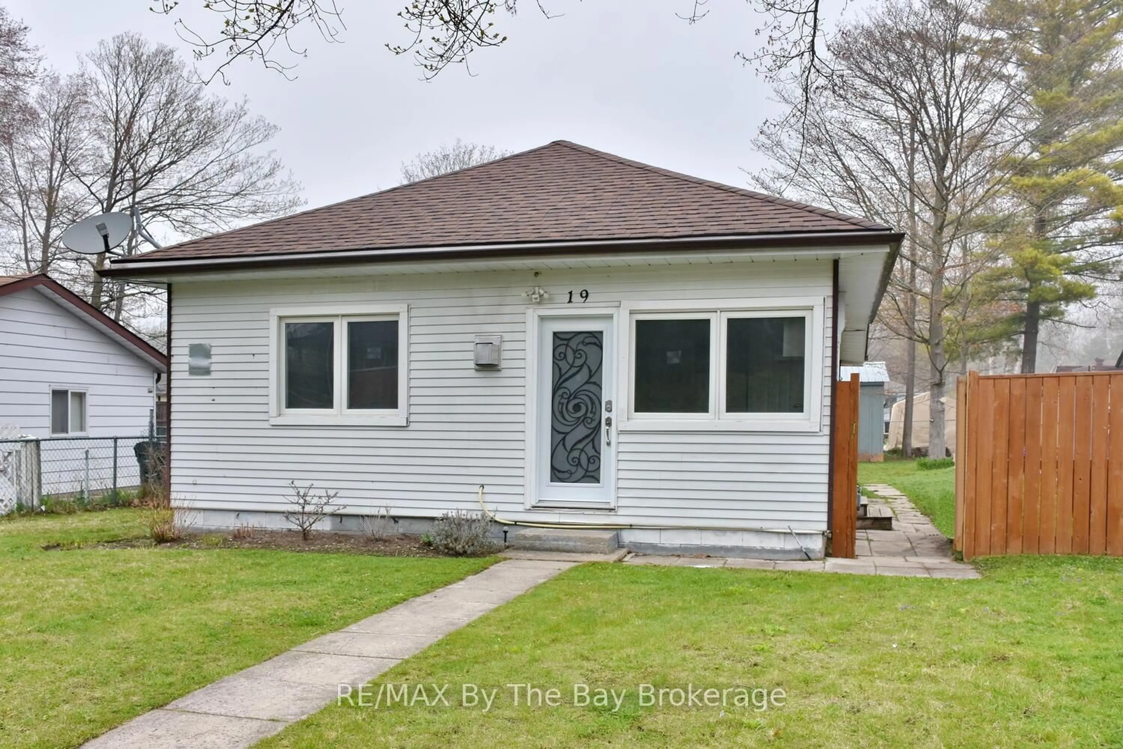 Unknown for 19 59th St, Wasaga Beach Ontario L9Z 1V8