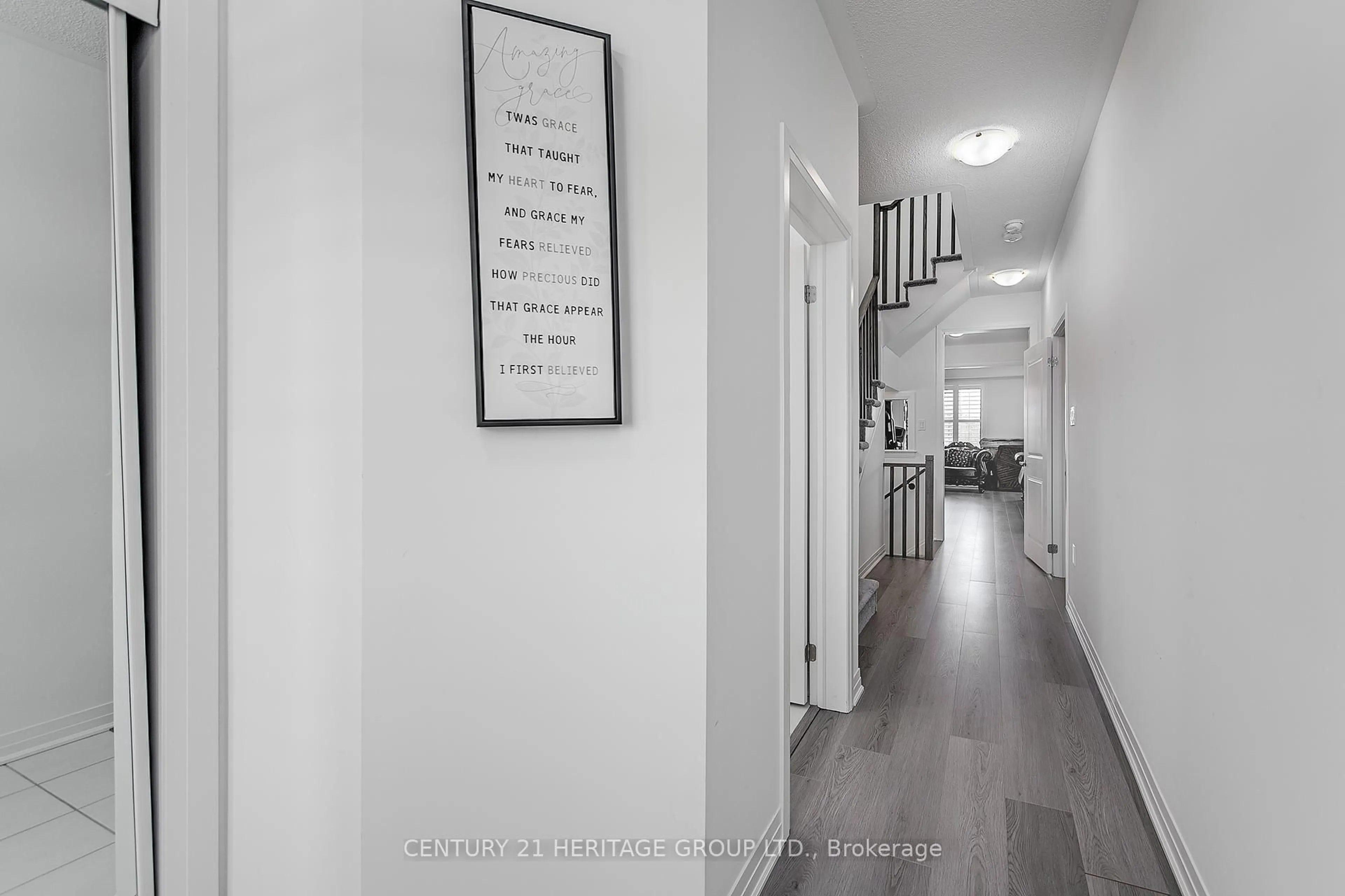 Indoor entryway for 69 Kirkwood Way, Barrie Ontario L9J 0K7