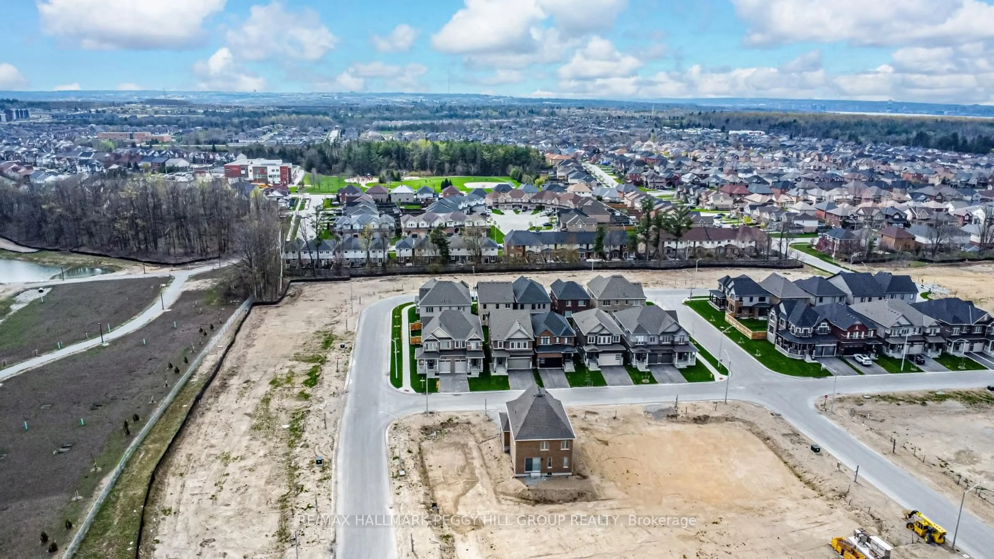 A pic from outside/outdoor area/front of a property/back of a property/a pic from drone, street for 5 Amsterdam Dr, Barrie Ontario L9J 0Z5