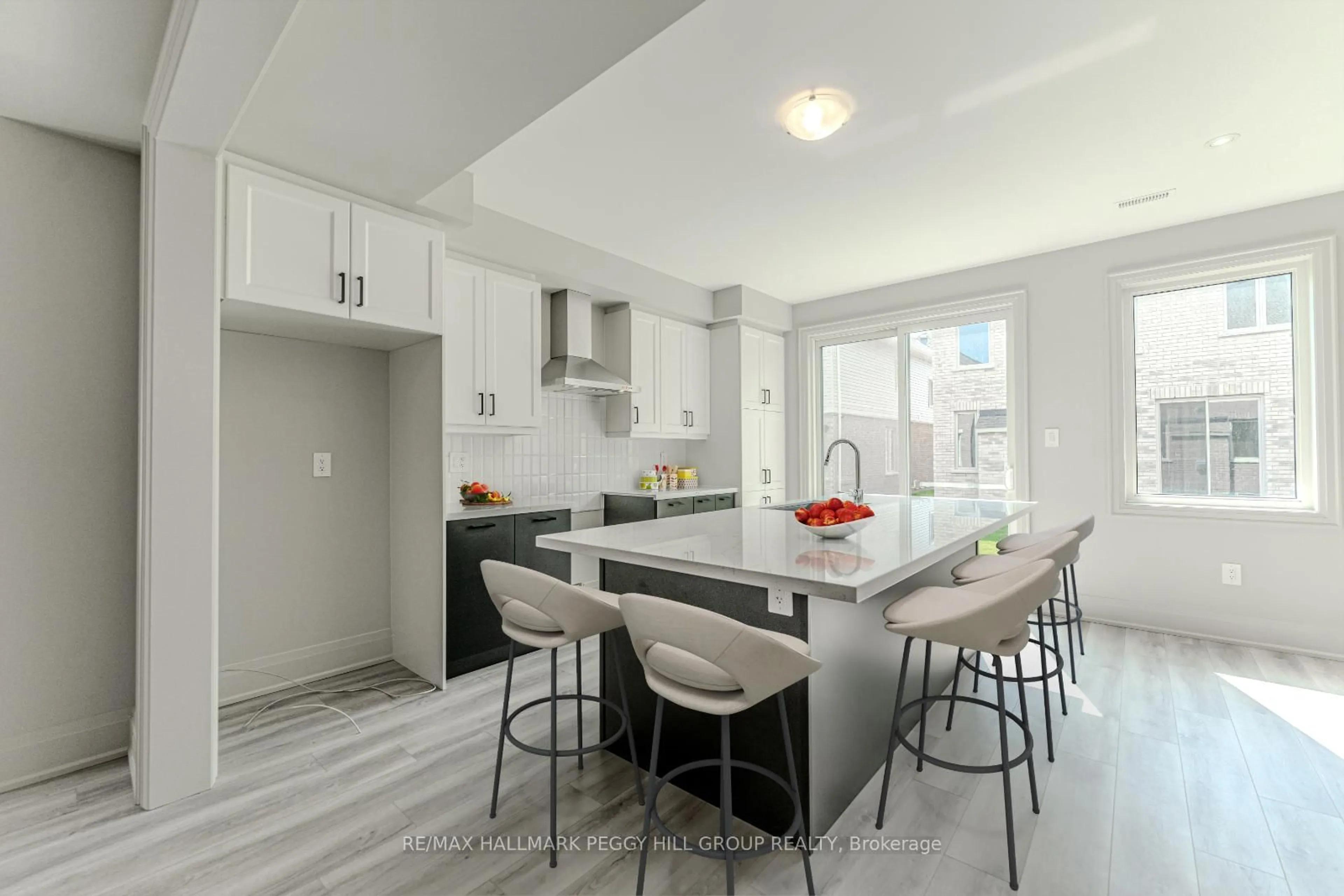 Open concept kitchen, ceramic/tile floor for 5 Amsterdam Dr, Barrie Ontario L9J 0Z5
