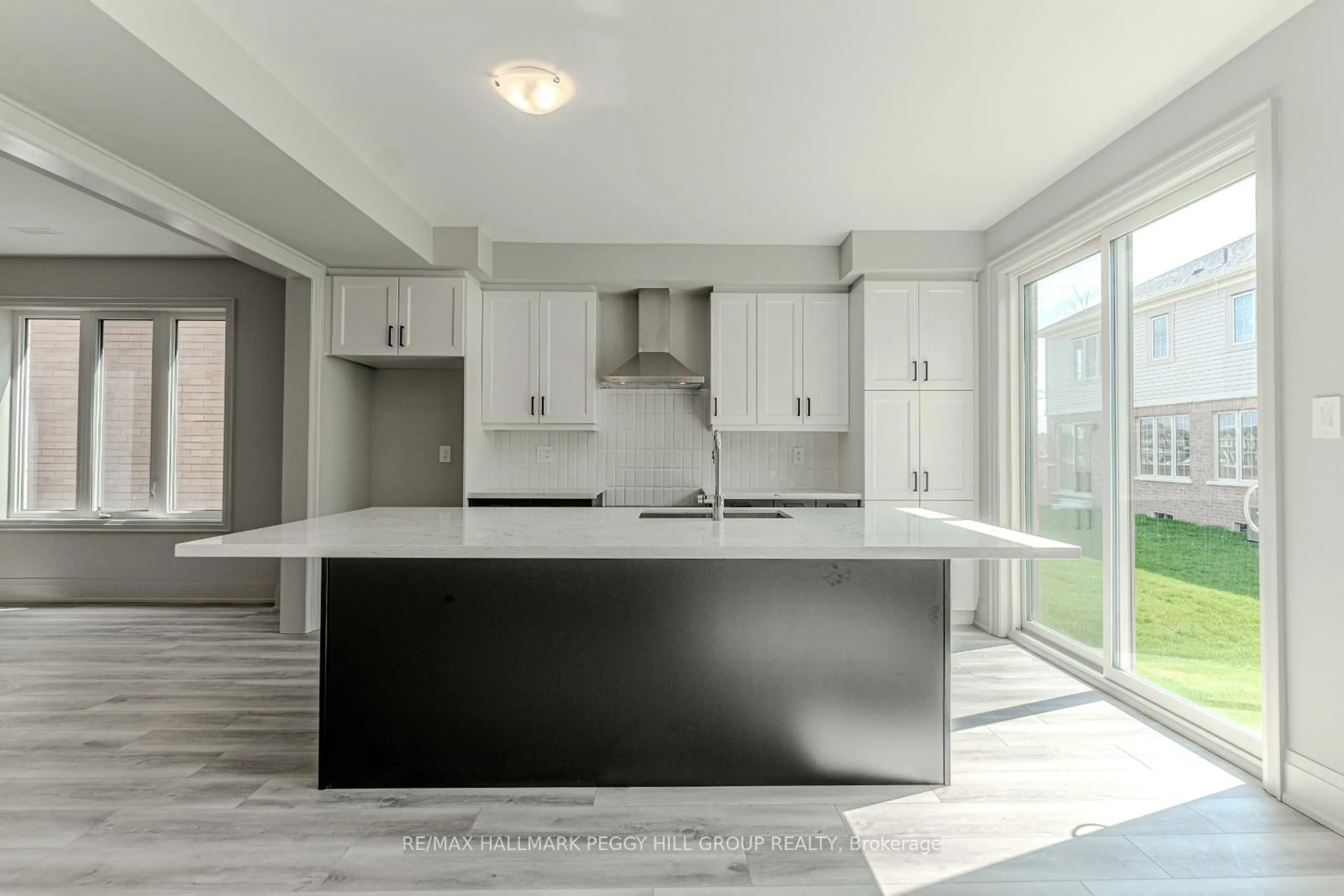 Open concept kitchen, unknown for 5 Amsterdam Dr, Barrie Ontario L9J 0Z5