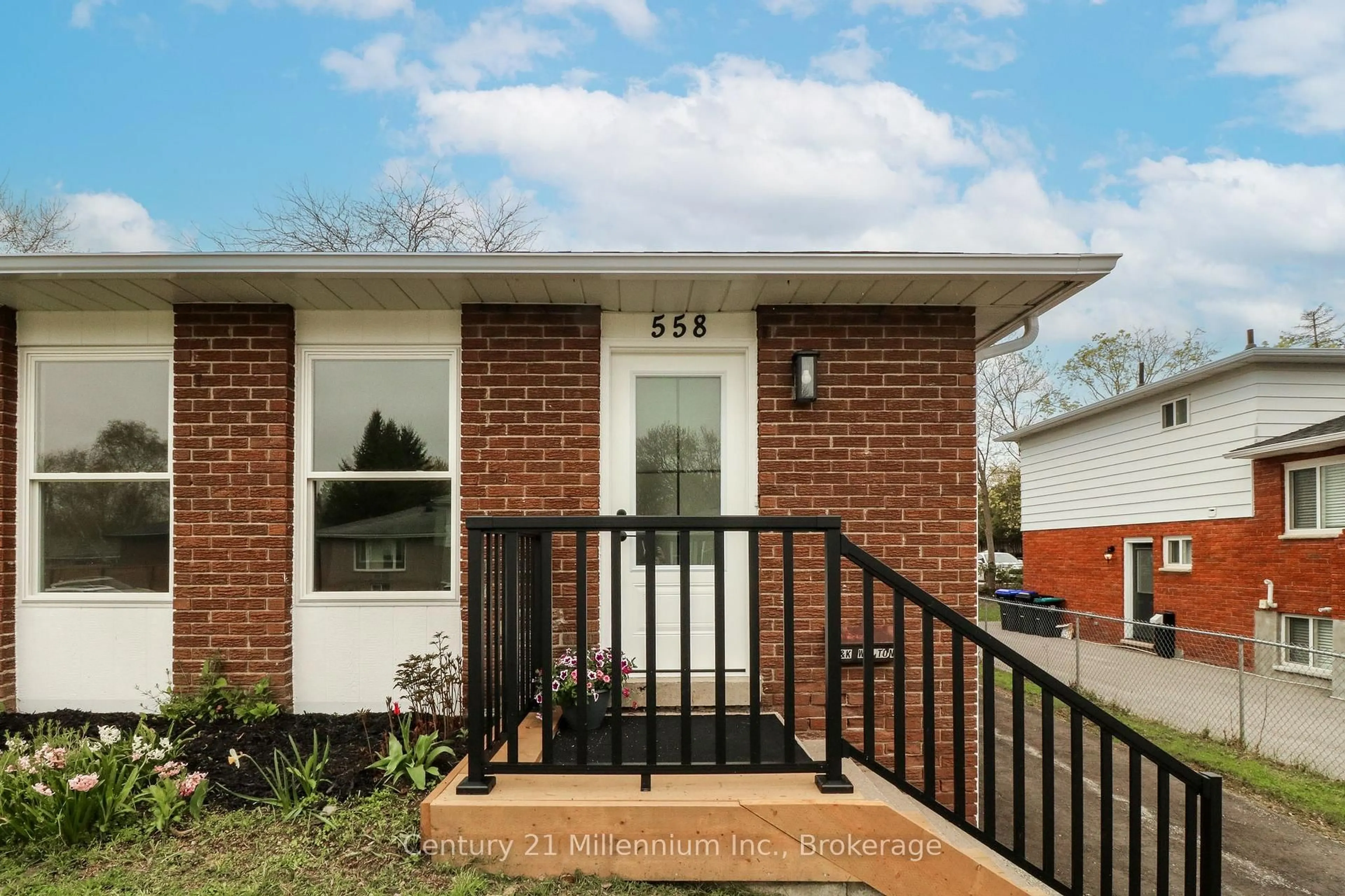 Home with brick exterior material, street for 558 Spruce St, Collingwood Ontario L9Y 4B4
