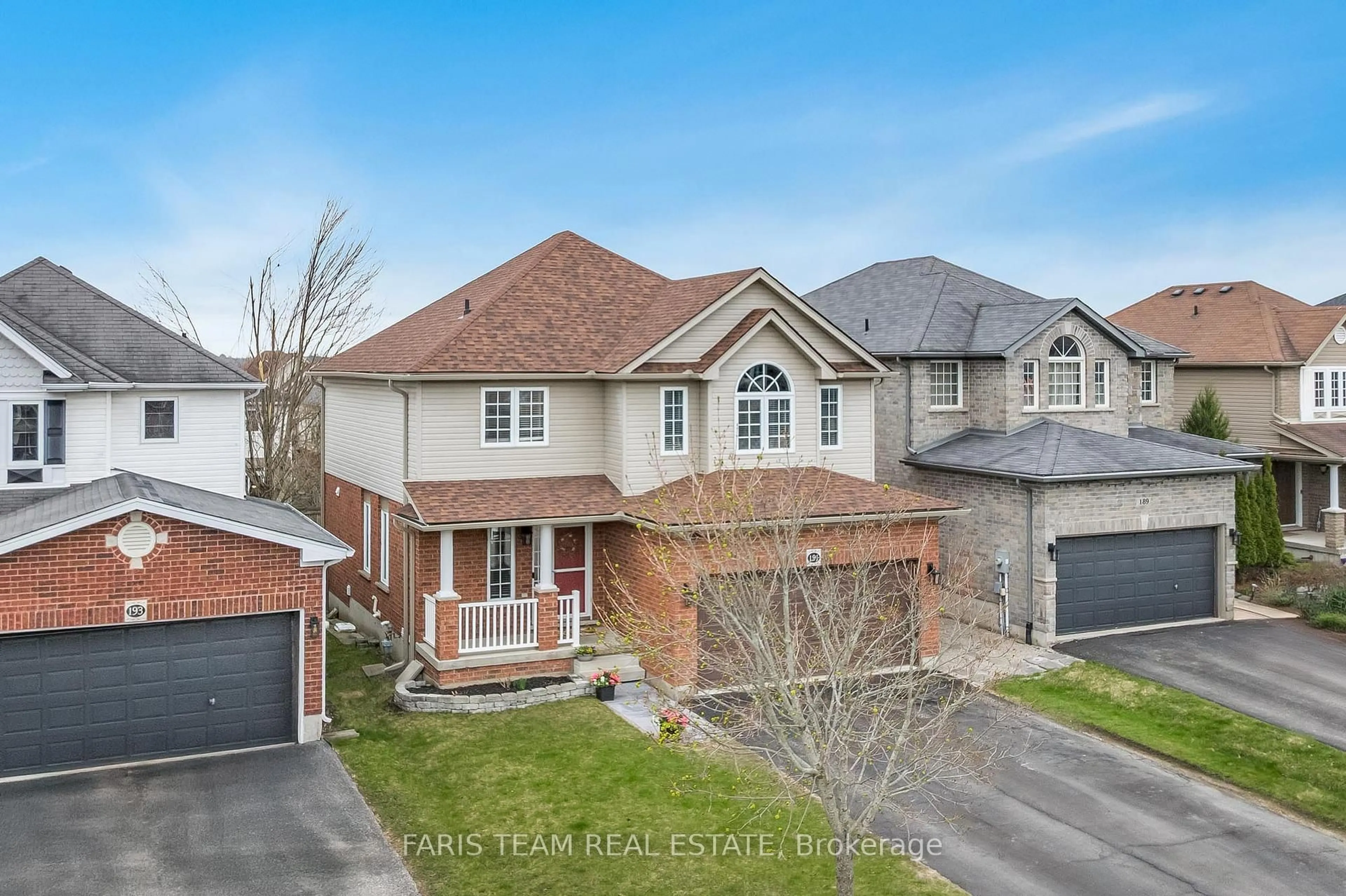 A pic from outside/outdoor area/front of a property/back of a property/a pic from drone, street for 191 Birkhall Pl, Barrie Ontario L4N 0K9