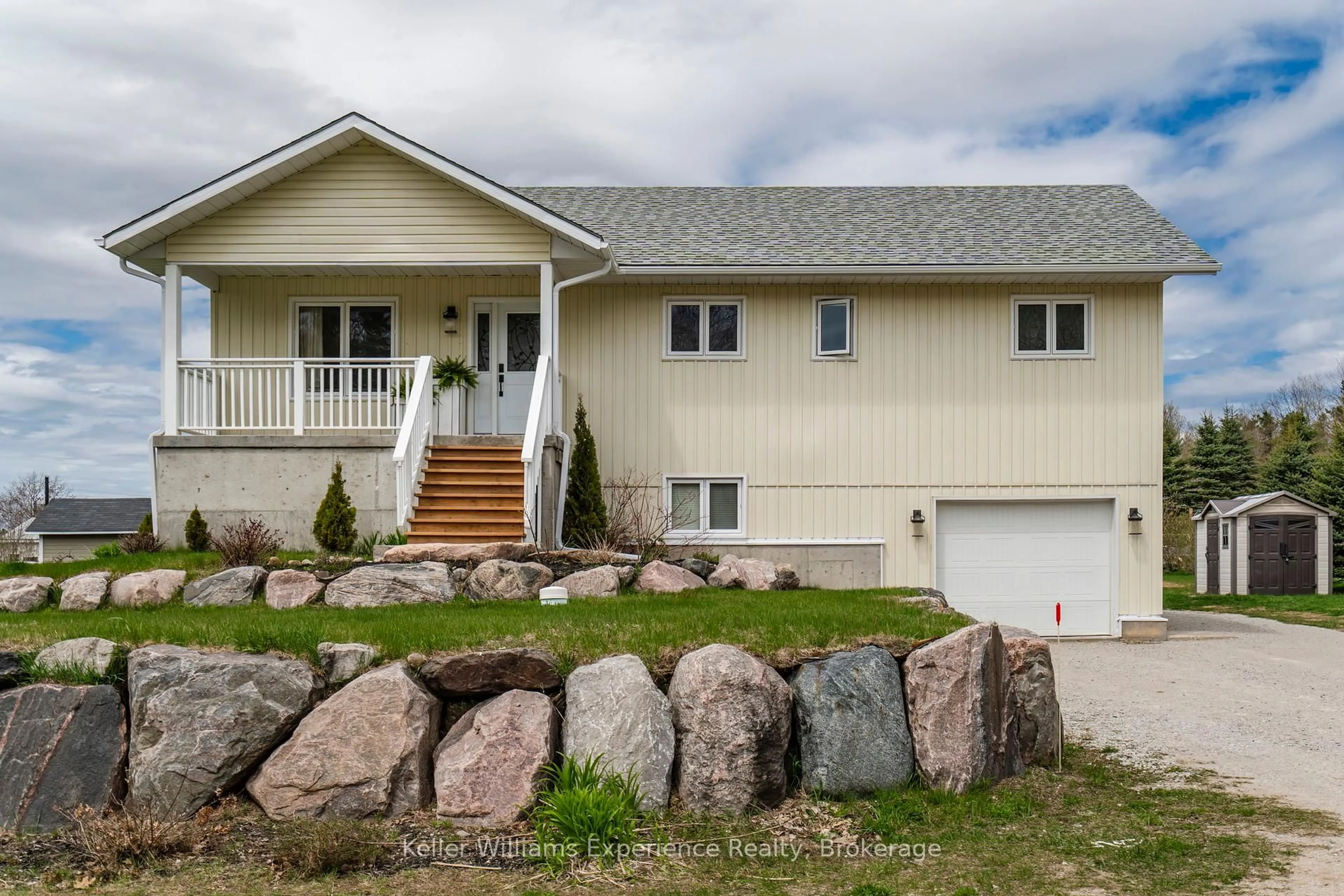 Home with vinyl exterior material, unknown for 10 Concession  9 Rd, Tiny Ontario L0L 2J0