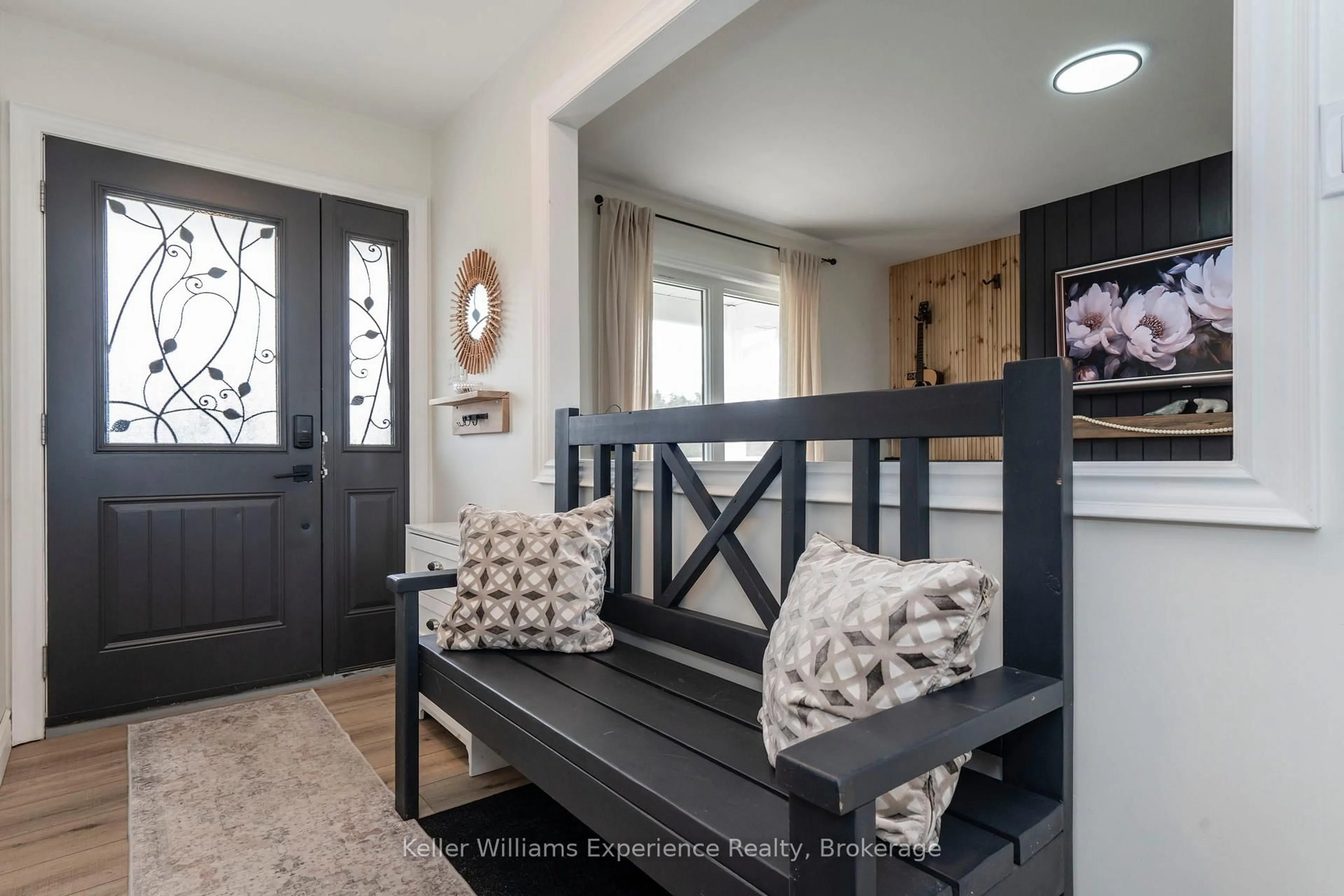 Indoor entryway for 10 Concession  9 Rd, Tiny Ontario L0L 2J0