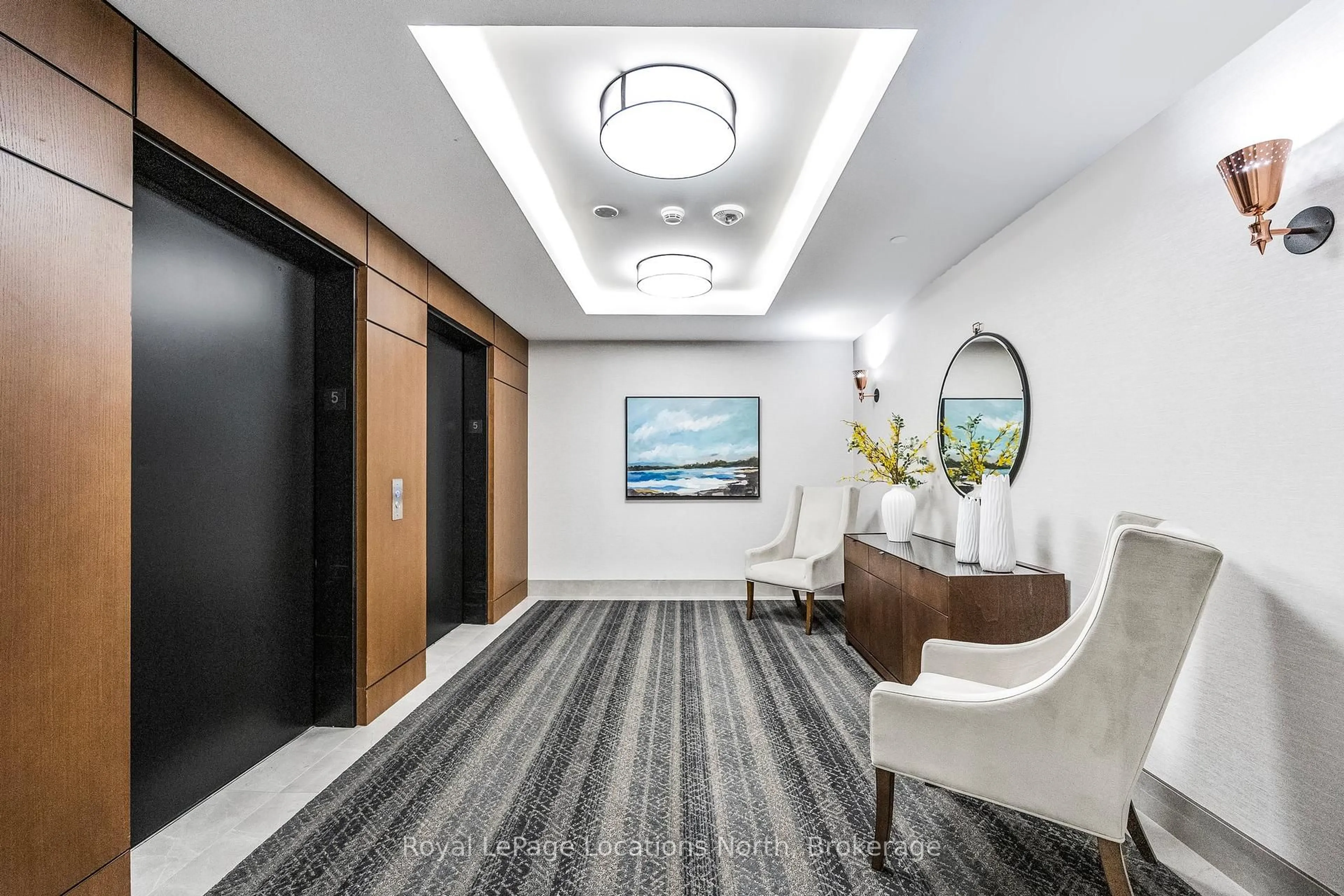 Indoor foyer for 1 Hume St #509, Collingwood Ontario L9Y 0X3