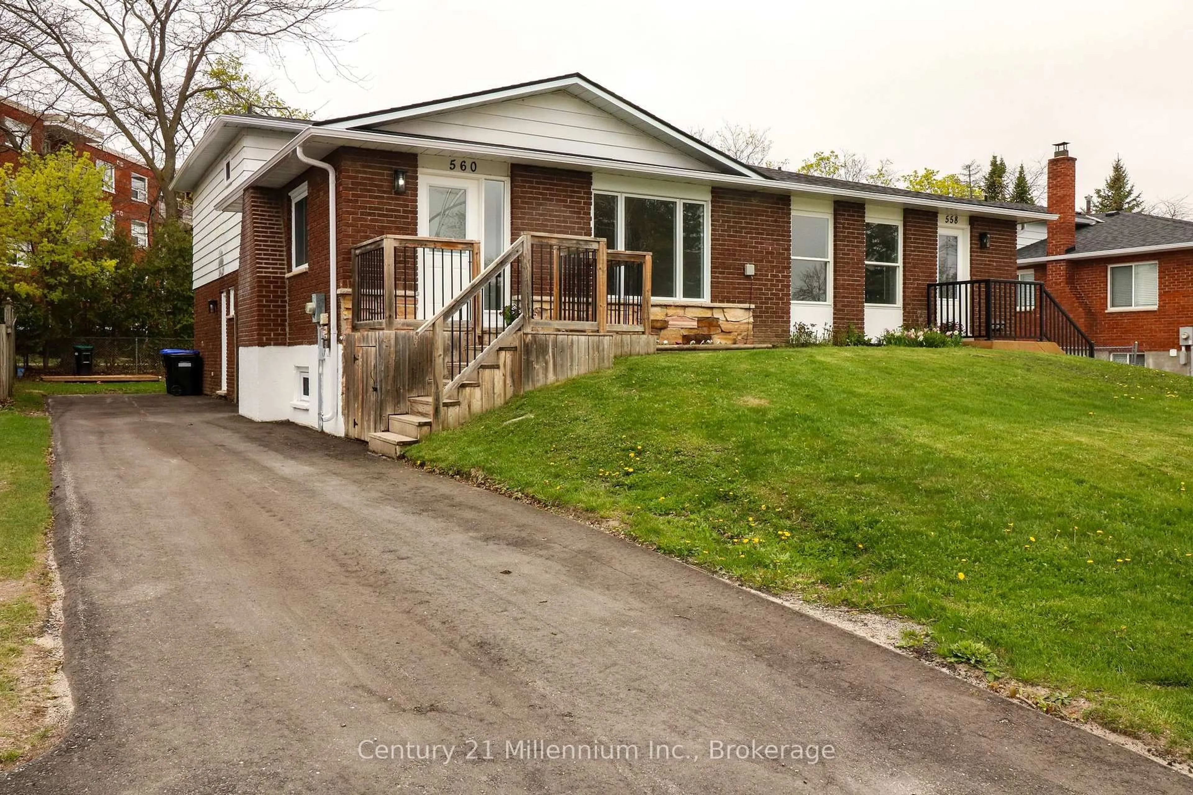 Unknown for 560 Spruce St, Collingwood Ontario L9Y 4B4