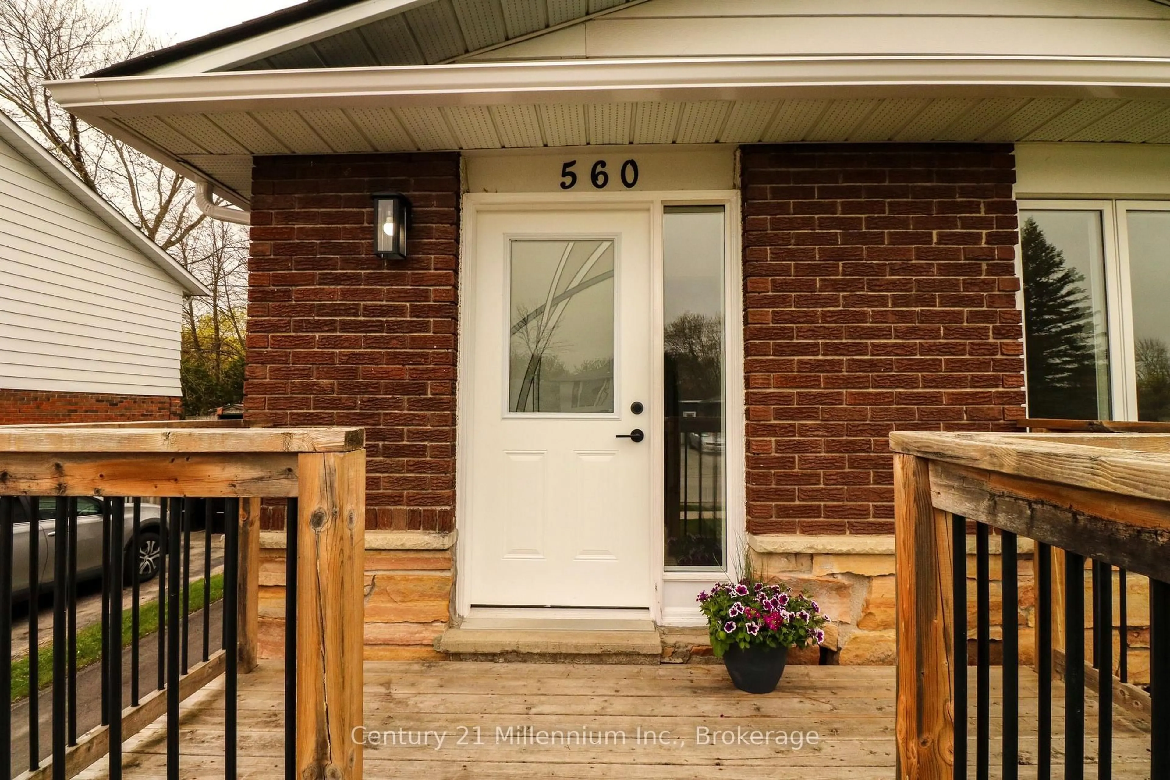 Home with brick exterior material, street for 560 Spruce St, Collingwood Ontario L9Y 4B4