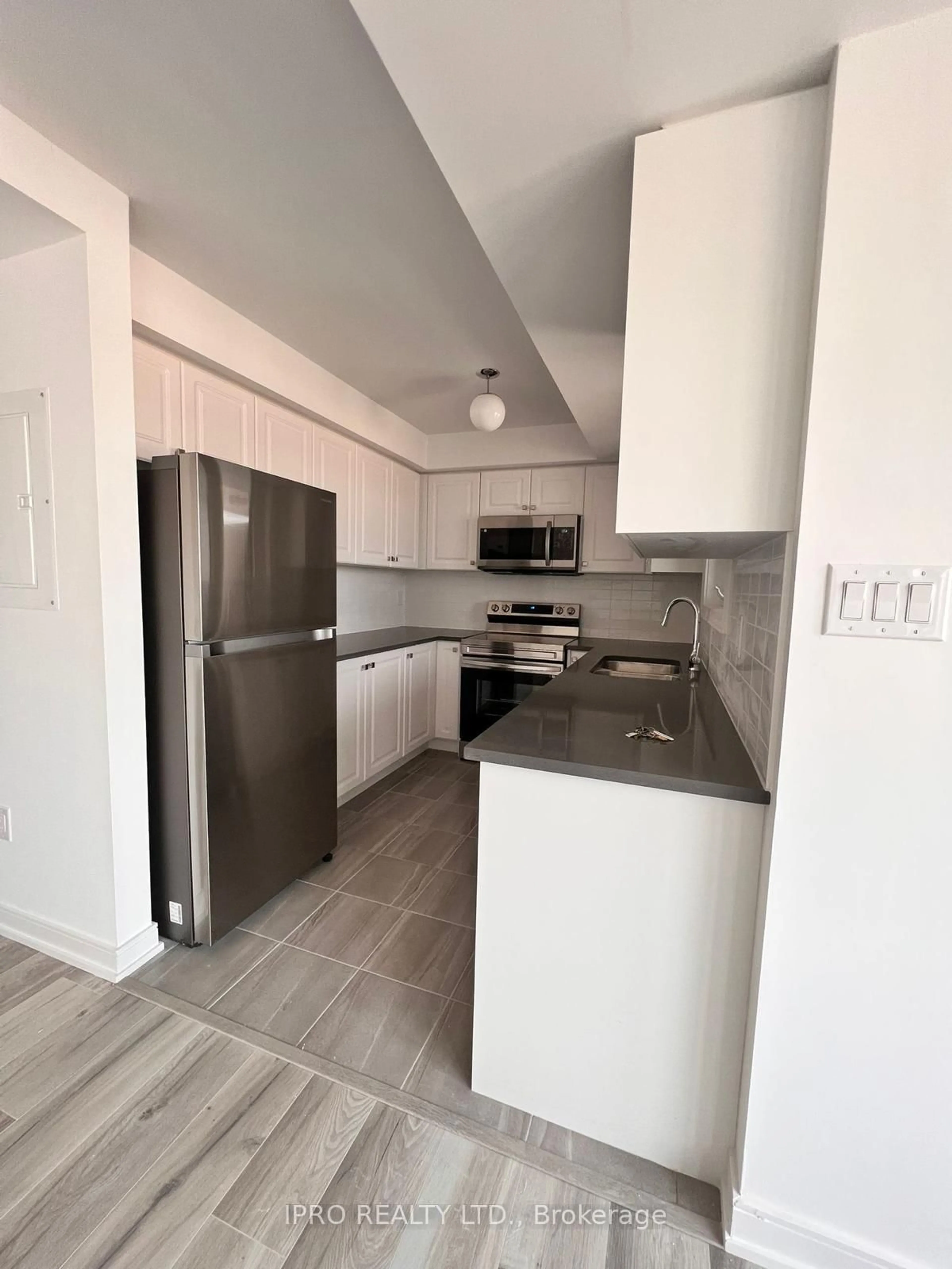 Standard kitchen, unknown for 75 Appletree Lane #80, Barrie Ontario L9J 0P1