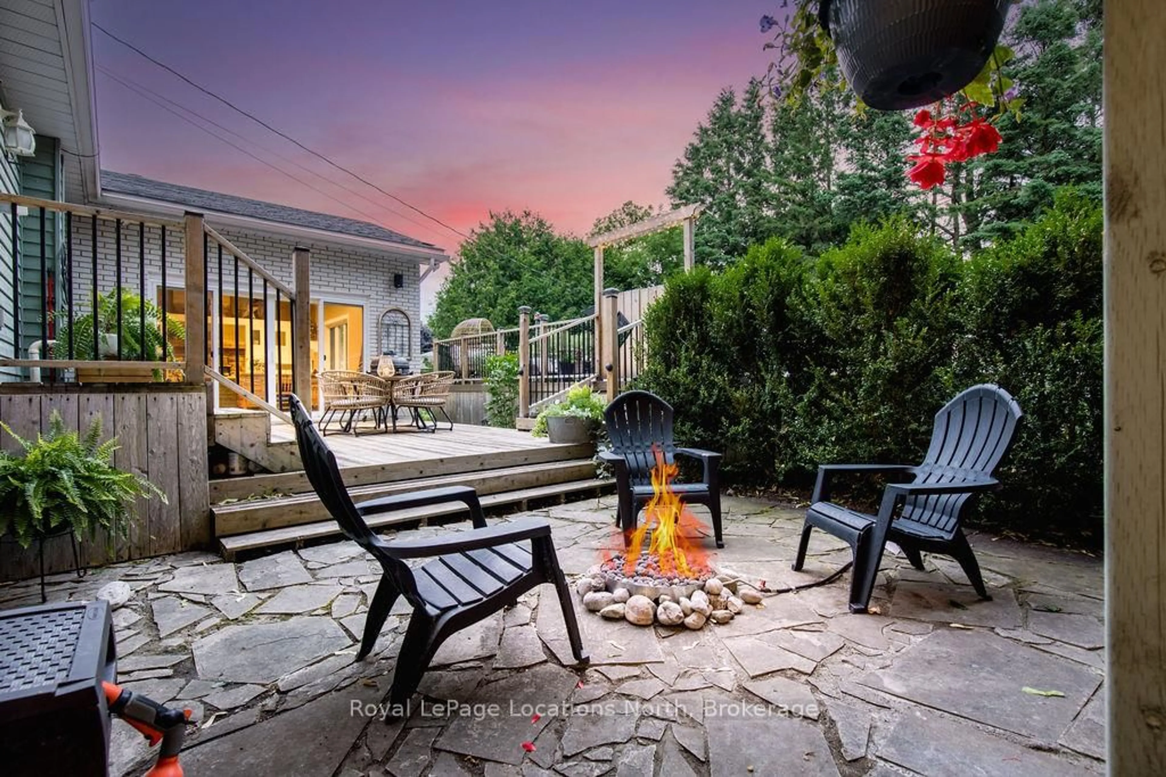 Patio, street for 221 JANE St, Clearview Ontario L0M 1S0