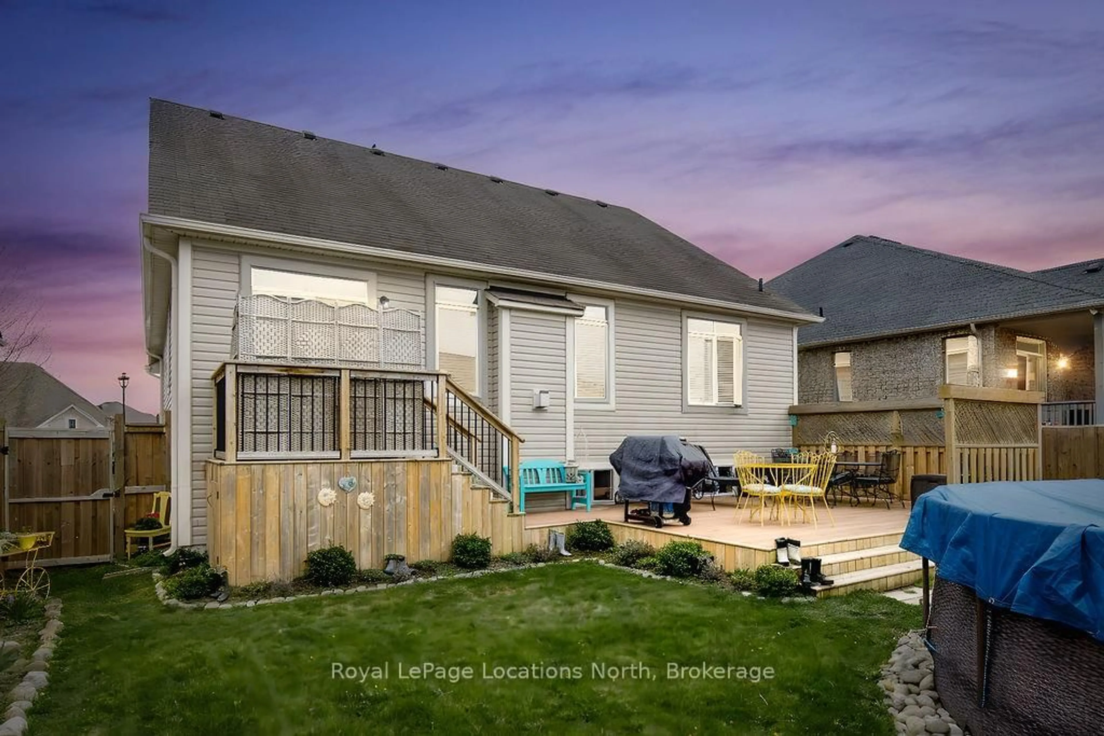 Home with vinyl exterior material, unknown for 4 Broadpoint St, Wasaga Beach Ontario L9Z 3B8