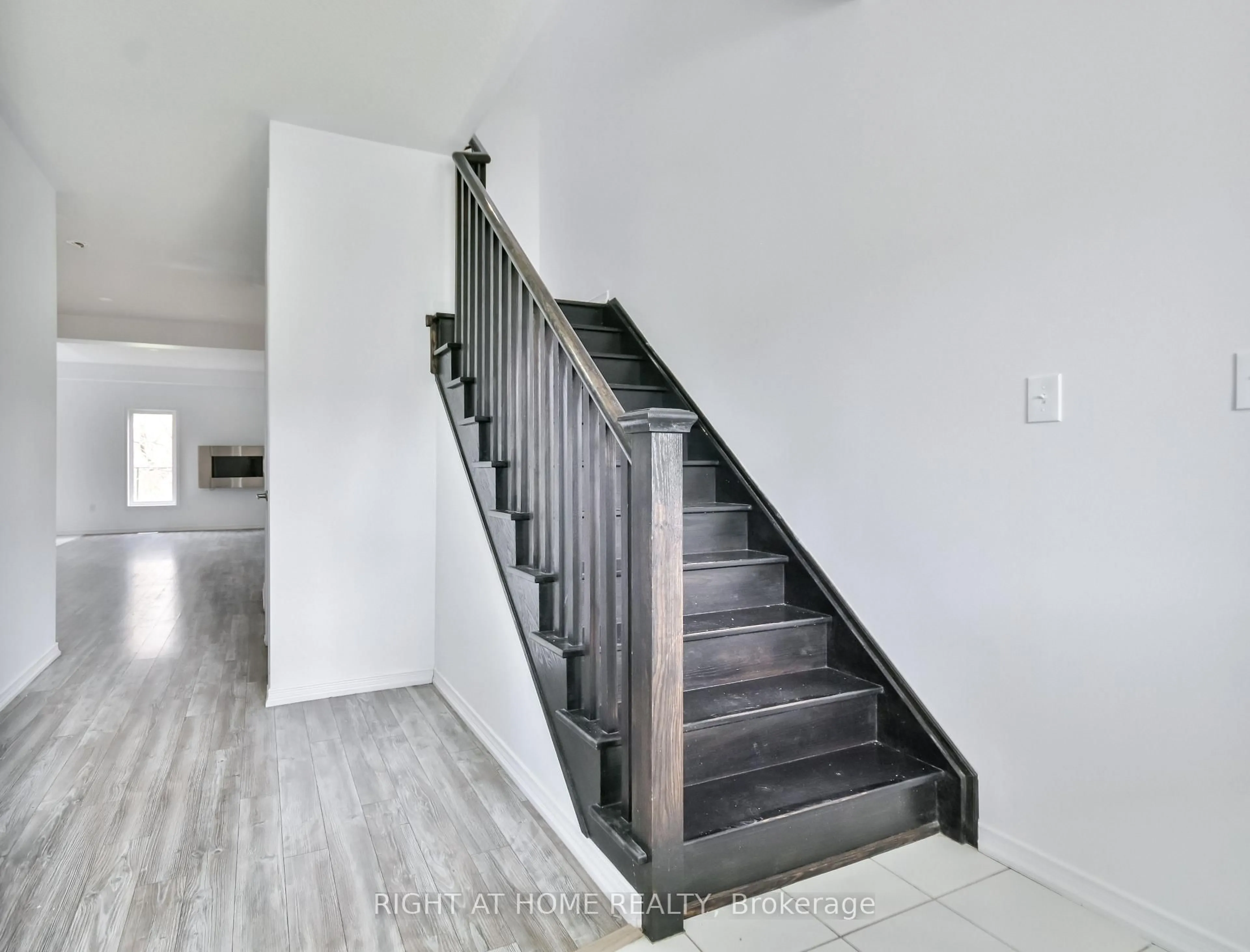 Stairs for 263 Diana Dr, Orillia Ontario L3V 0E2