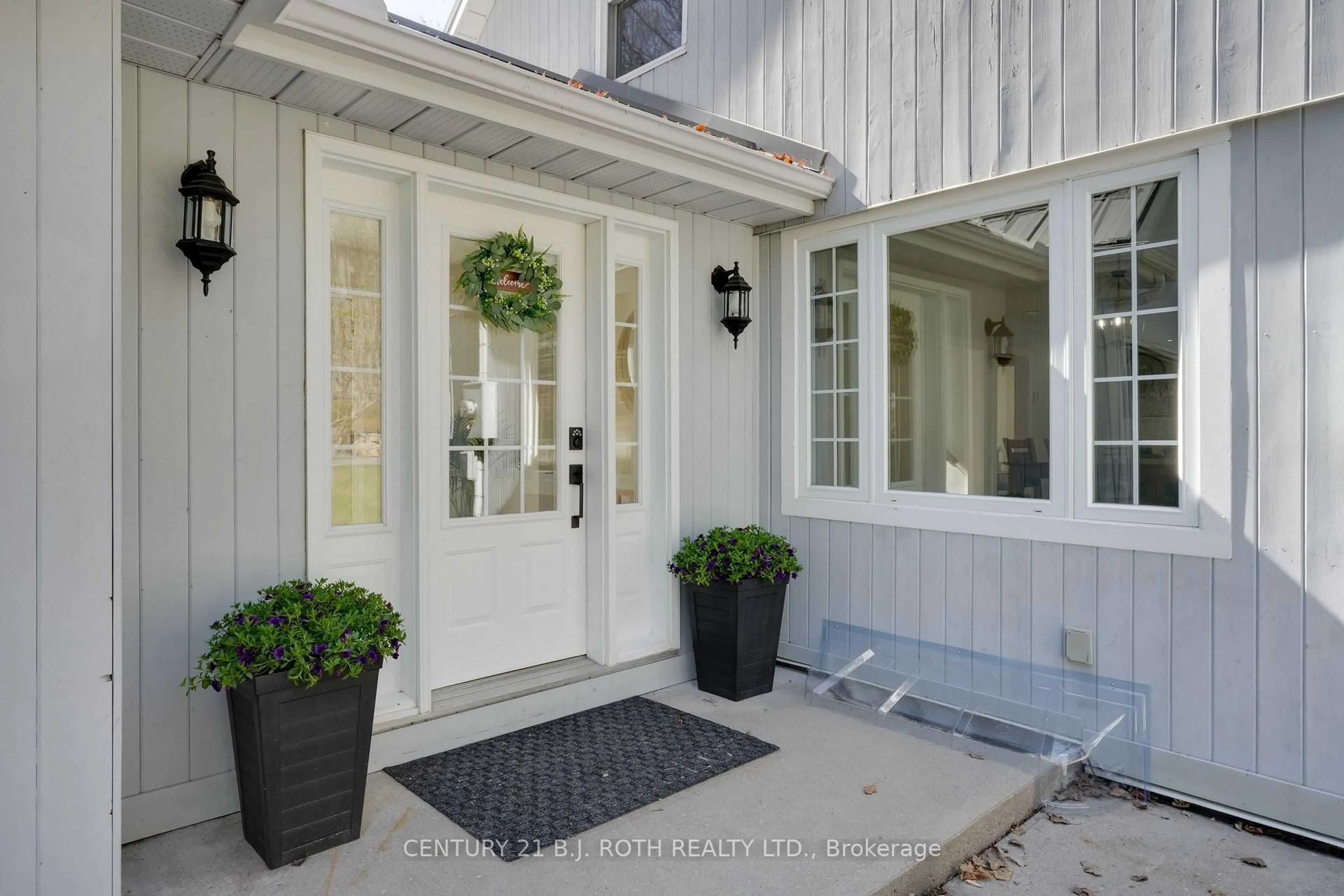Indoor entryway for 88 Finlay Mill Rd, Springwater Ontario L9X 0L6