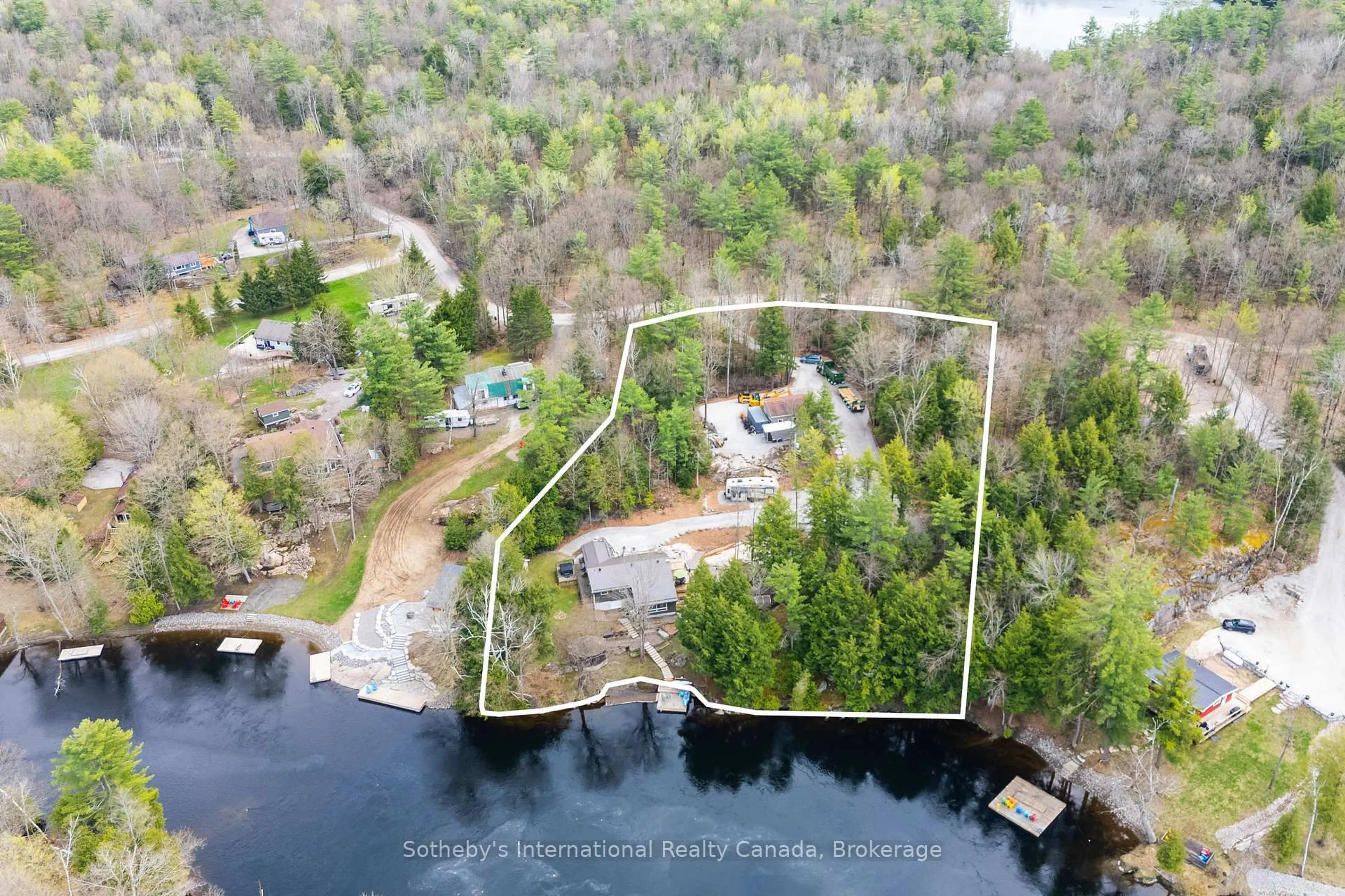 A pic from outside/outdoor area/front of a property/back of a property/a pic from drone, water/lake/river/ocean view for 5270 Dean Tr, Severn Ontario L0K 2B0