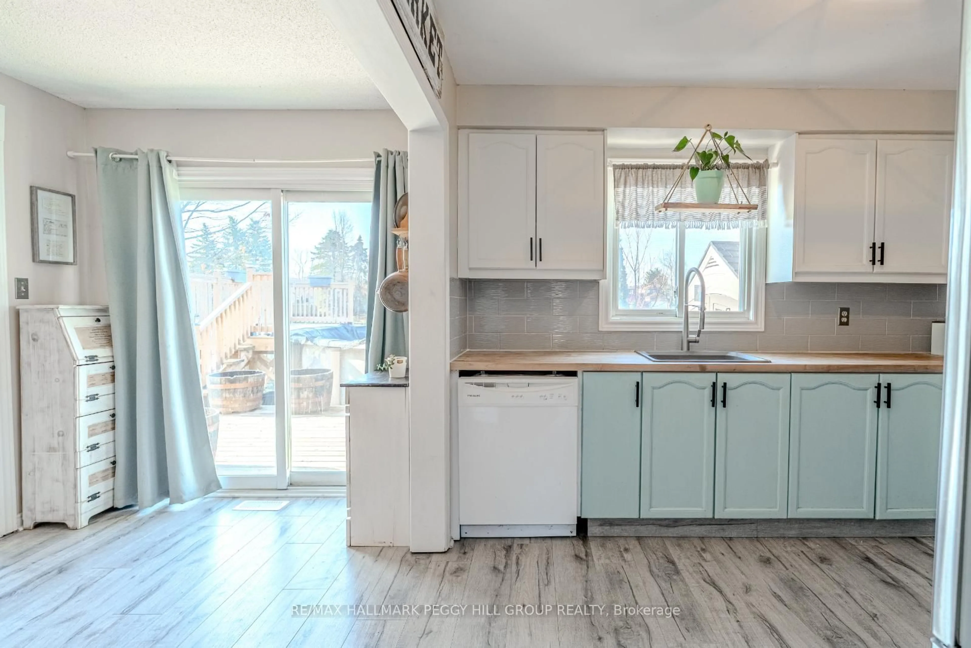 Open concept kitchen, unknown for 256 Hickling Tr, Barrie Ontario L4M 5W7
