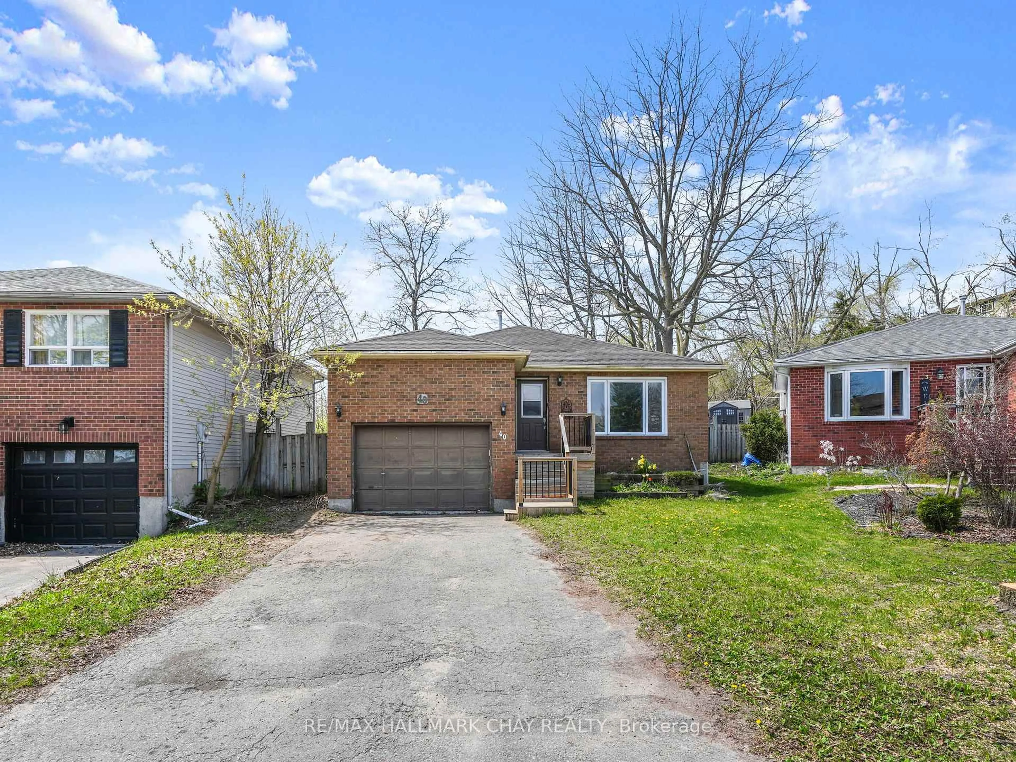 Home with brick exterior material, street for 40 Engel Cres, Barrie Ontario L4N 6K5
